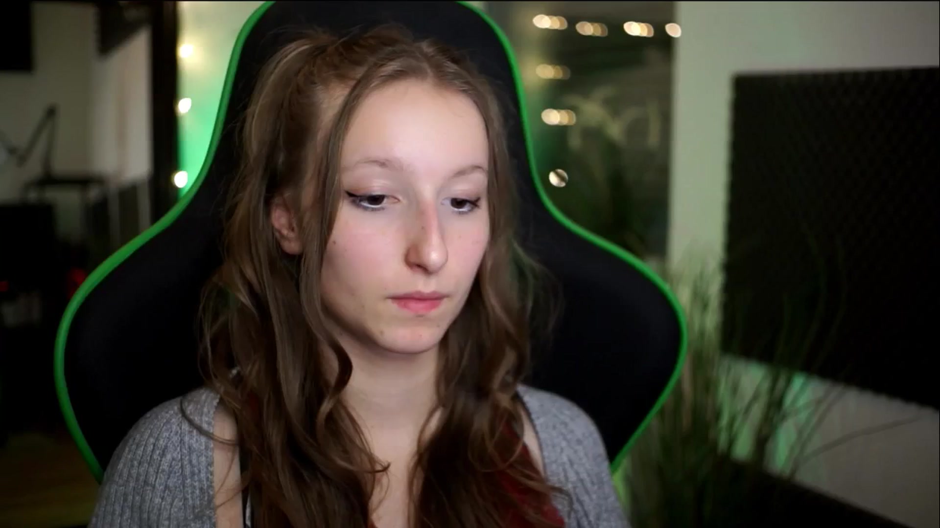 Gallery image thumbnail from Kira9's myfreecams stream on, 11/14/2025, 18:50 image 16 of 20