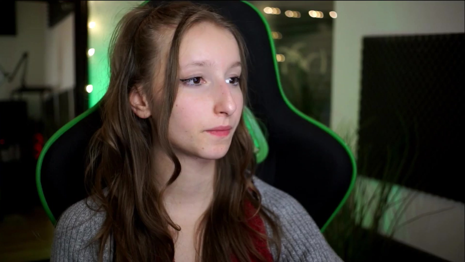 Gallery image thumbnail from Kira9's myfreecams stream on, 11/14/2025, 18:50 image 6 of 20