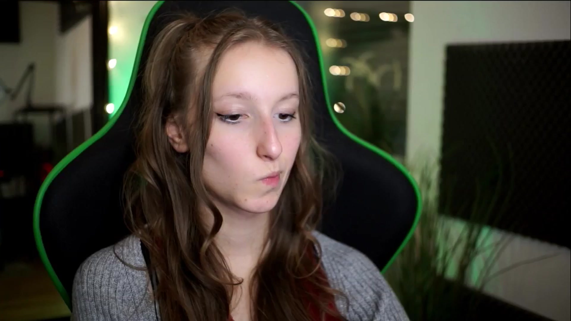 Gallery image thumbnail from Kira9's myfreecams stream on, 11/14/2025, 18:50 image 15 of 20
