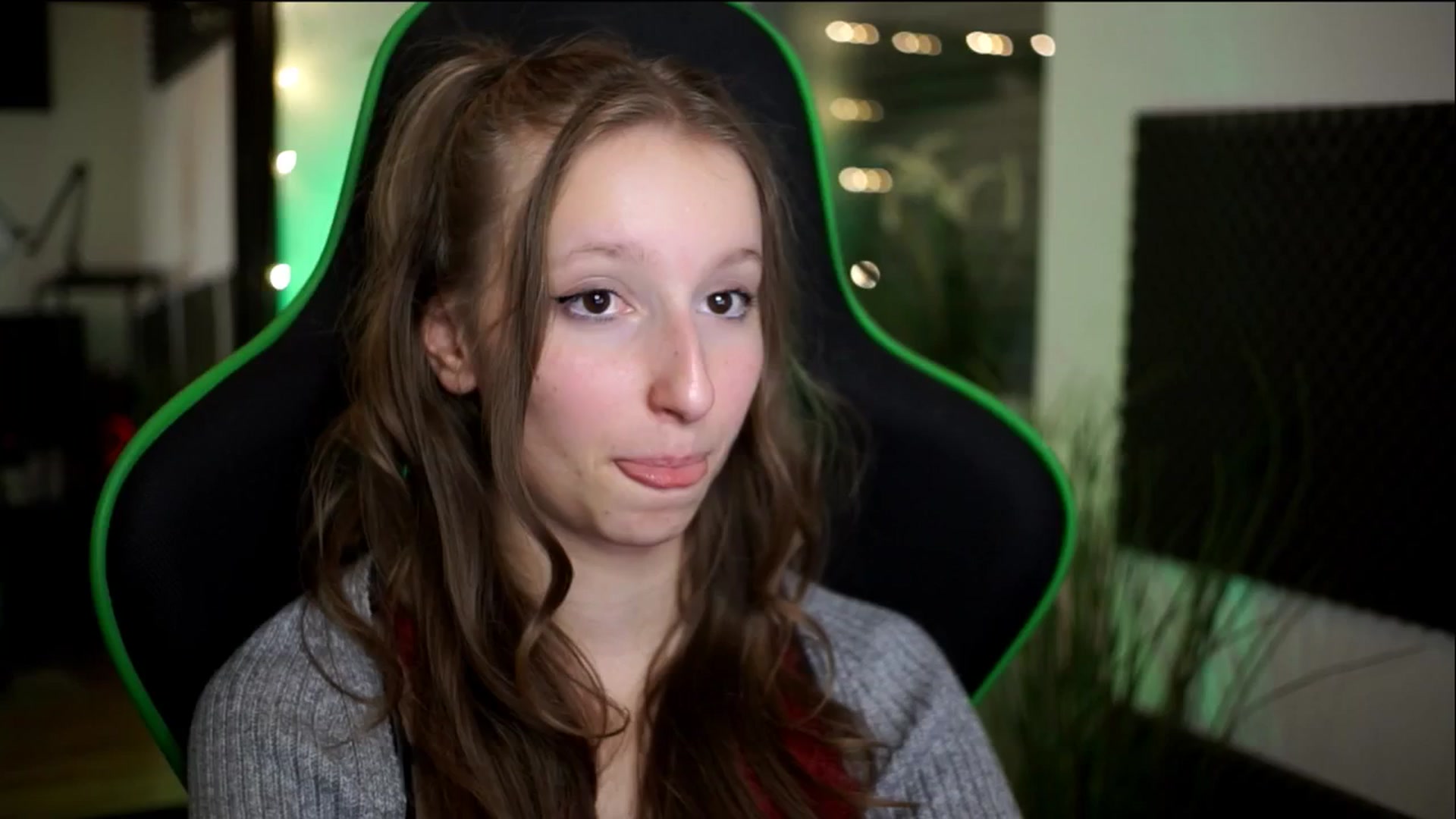 Gallery image thumbnail from Kira9's myfreecams stream on, 11/14/2025, 18:50 image 18 of 20