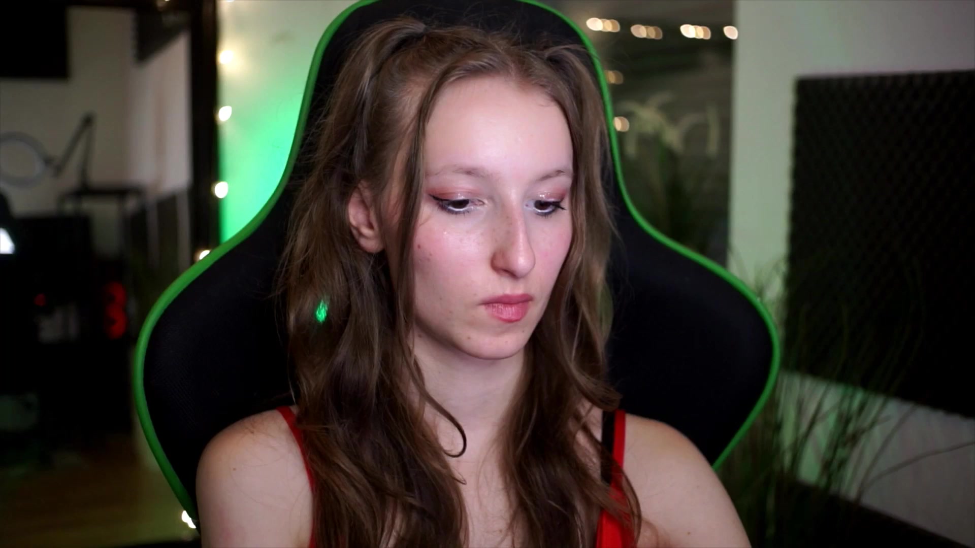 Gallery image thumbnail from Kira9's myfreecams stream on, 11/16/2025, 17:57 image 12 of 20