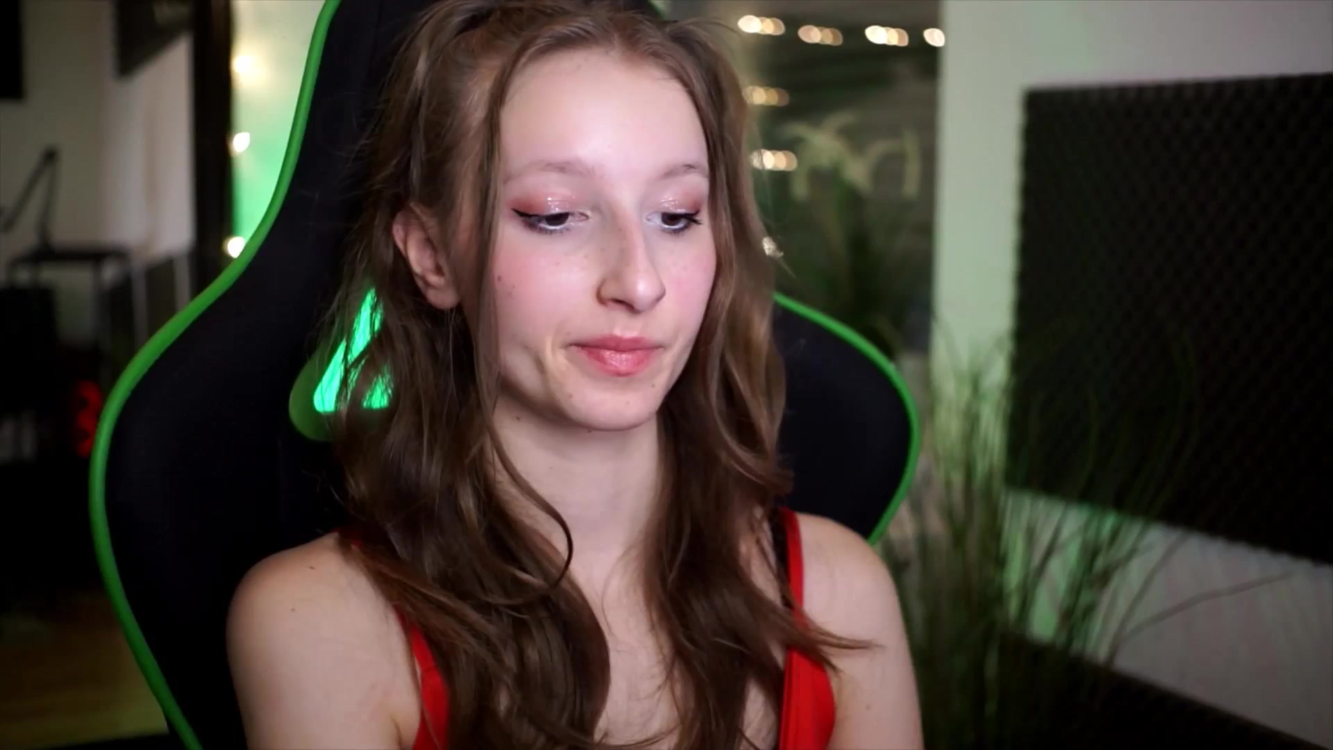 Gallery image thumbnail from Kira9's myfreecams stream on, 11/16/2025, 17:57 image 16 of 20