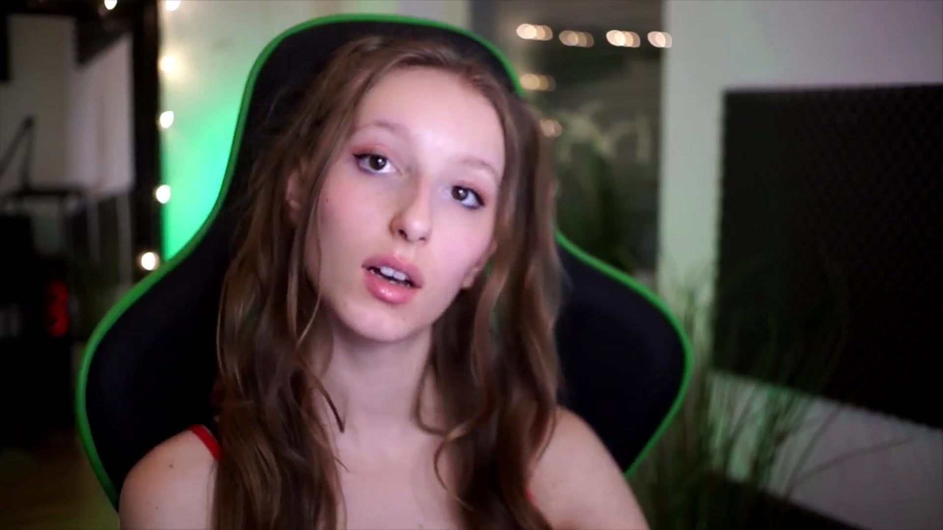 Gallery image thumbnail from Kira9's myfreecams stream on, 11/16/2025, 19:22 image 2 of 20