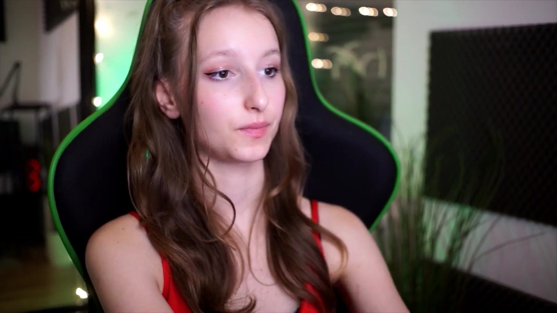 Gallery image thumbnail from Kira9's myfreecams stream on, 11/16/2025, 19:22 image 8 of 20