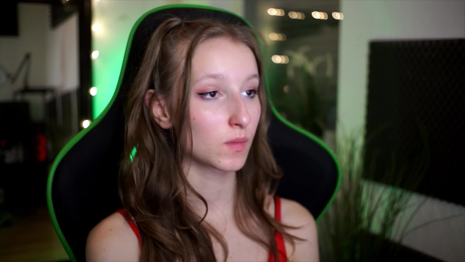 Gallery image thumbnail from Kira9's myfreecams stream on, 11/16/2025, 19:22 image 20 of 20
