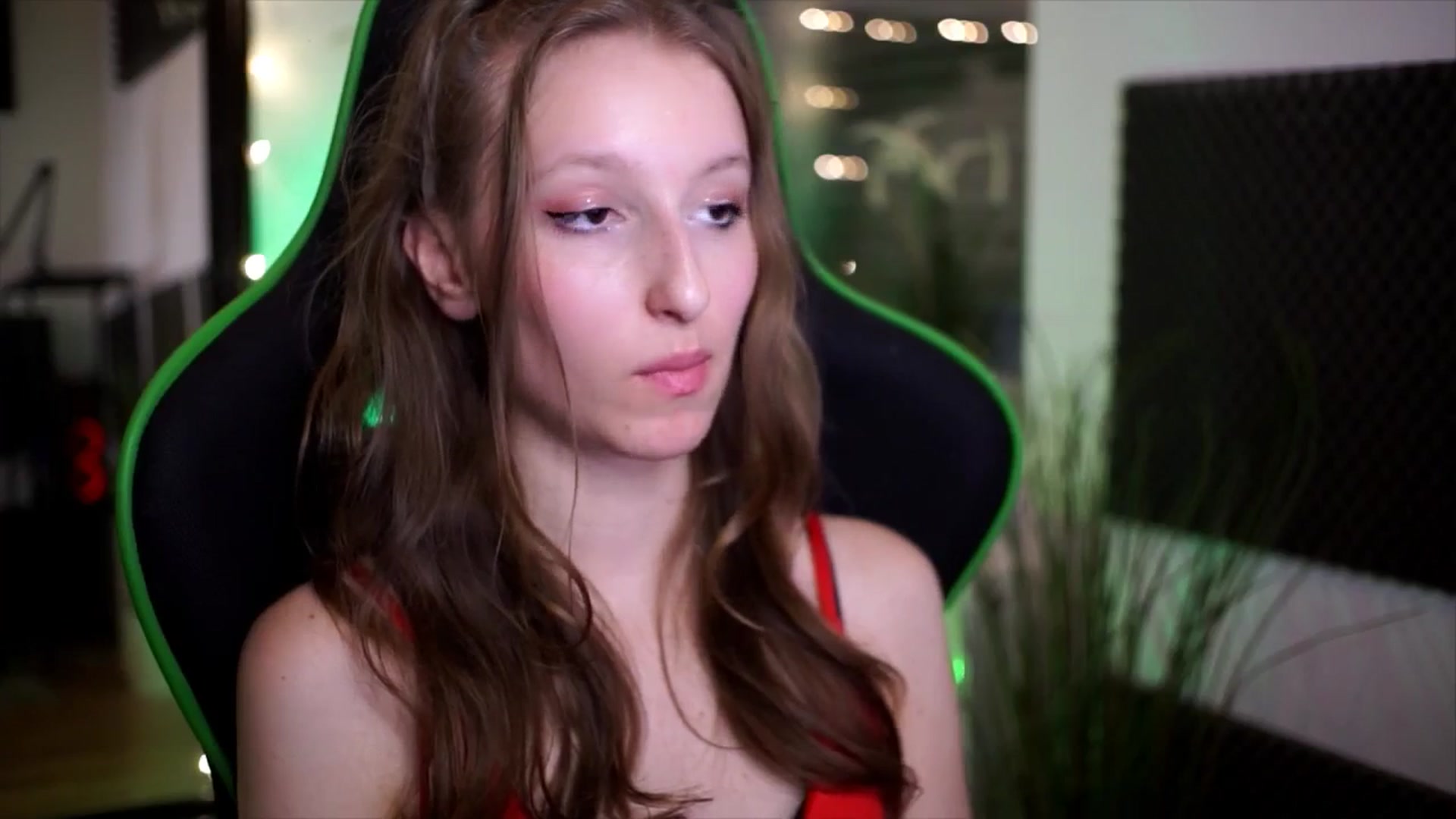 Gallery image thumbnail from Kira9's myfreecams stream on, 11/16/2025, 19:22 image 6 of 20