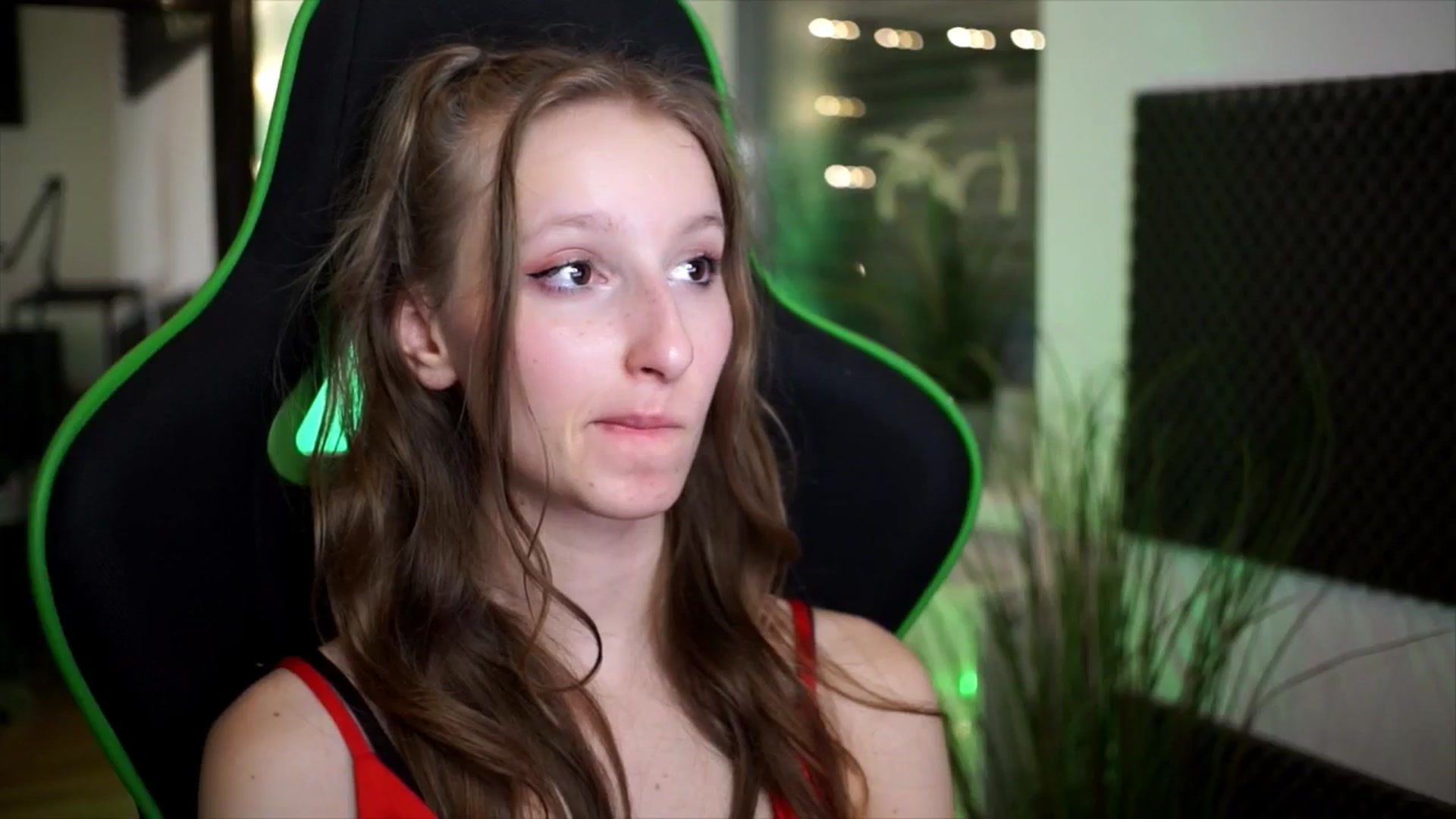 Gallery image thumbnail from Kira9's myfreecams stream on, 11/16/2025, 20:31 image 8 of 20