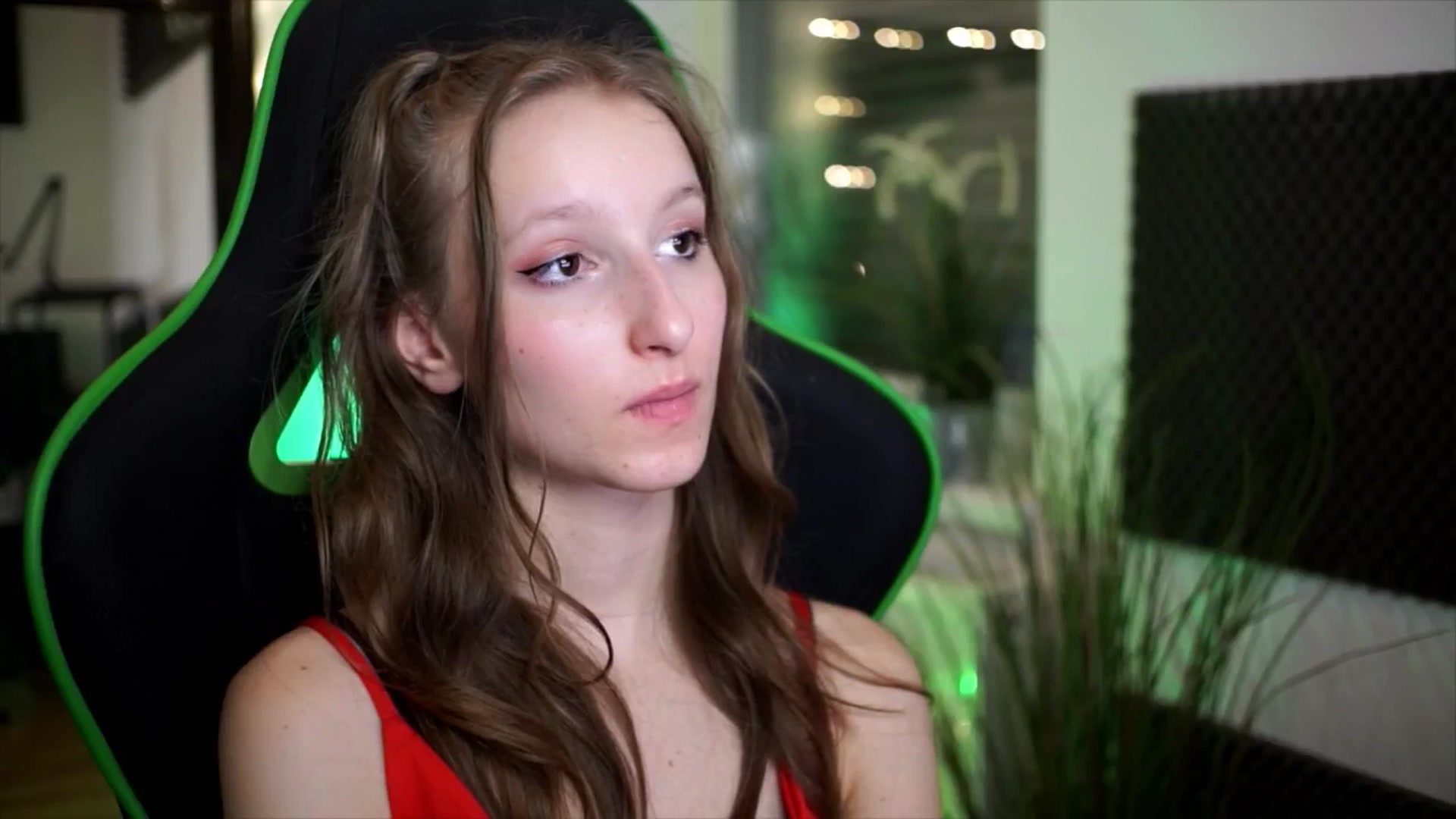 Gallery image thumbnail from Kira9's myfreecams stream on, 11/16/2025, 20:31 image 7 of 20