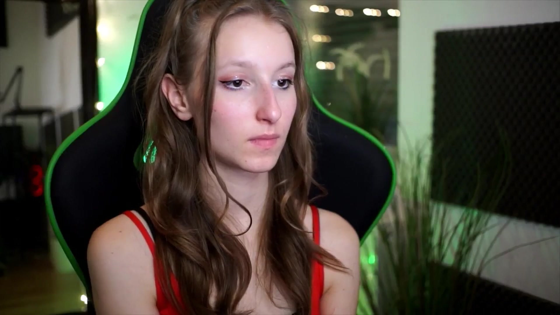 Gallery image thumbnail from Kira9's myfreecams stream on, 11/16/2025, 20:31 image 17 of 20