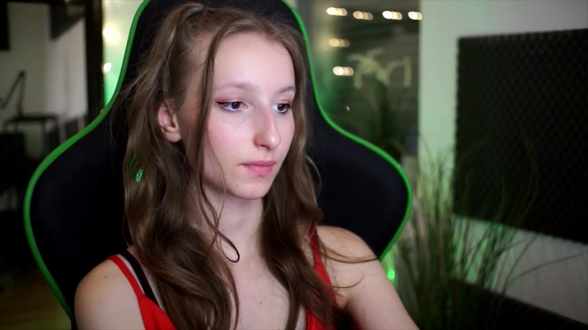 Gallery image thumbnail from Kira9's myfreecams stream on, 11/16/2025, 20:31 image 3 of 20