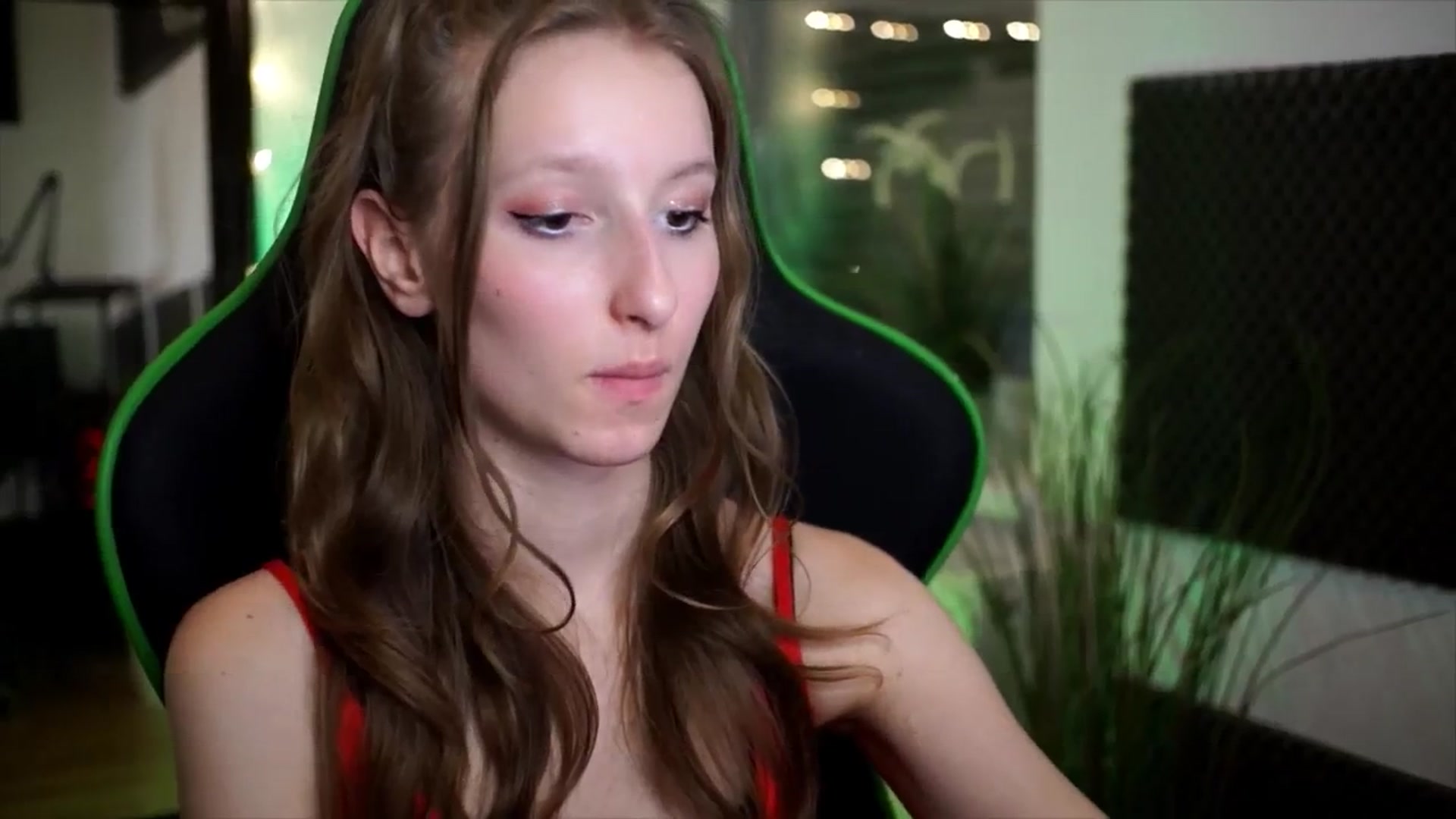 Gallery image thumbnail from Kira9's myfreecams stream on, 11/16/2025, 20:31 image 16 of 20