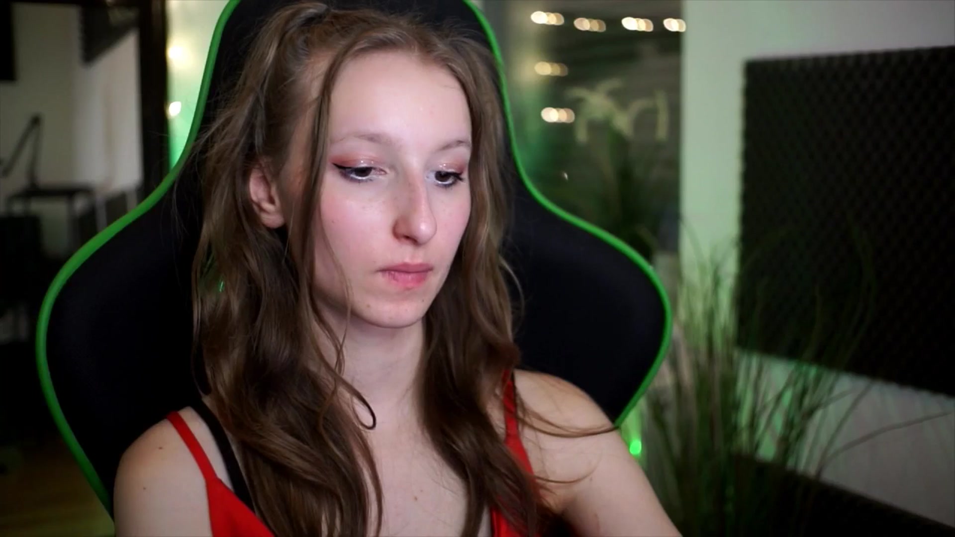 Gallery image thumbnail from Kira9's myfreecams stream on, 11/16/2025, 20:31 image 4 of 20