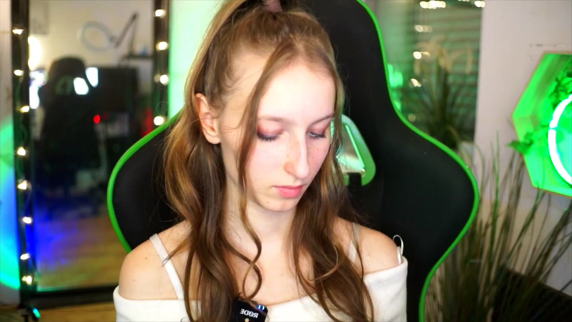 Gallery image thumbnail from Kira9's myfreecams stream on, 11/20/2025, 21:49 image 2 of 20