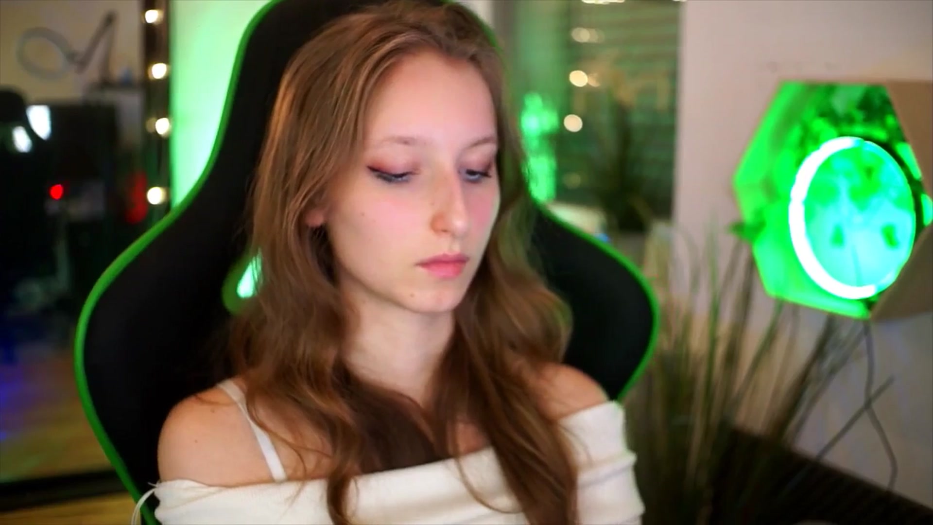 Gallery image thumbnail from Kira9's myfreecams stream on, 11/20/2025, 21:49 image 20 of 20