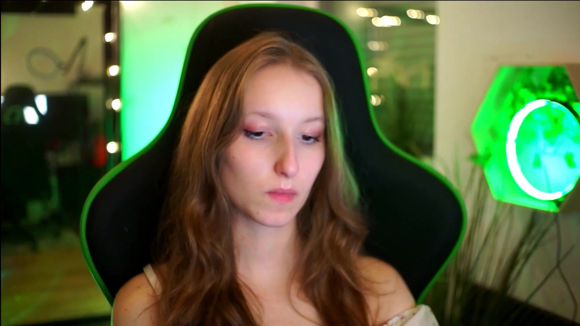 Gallery image thumbnail from Kira9's myfreecams stream on, 11/22/2025, 20:47 image 11 of 20