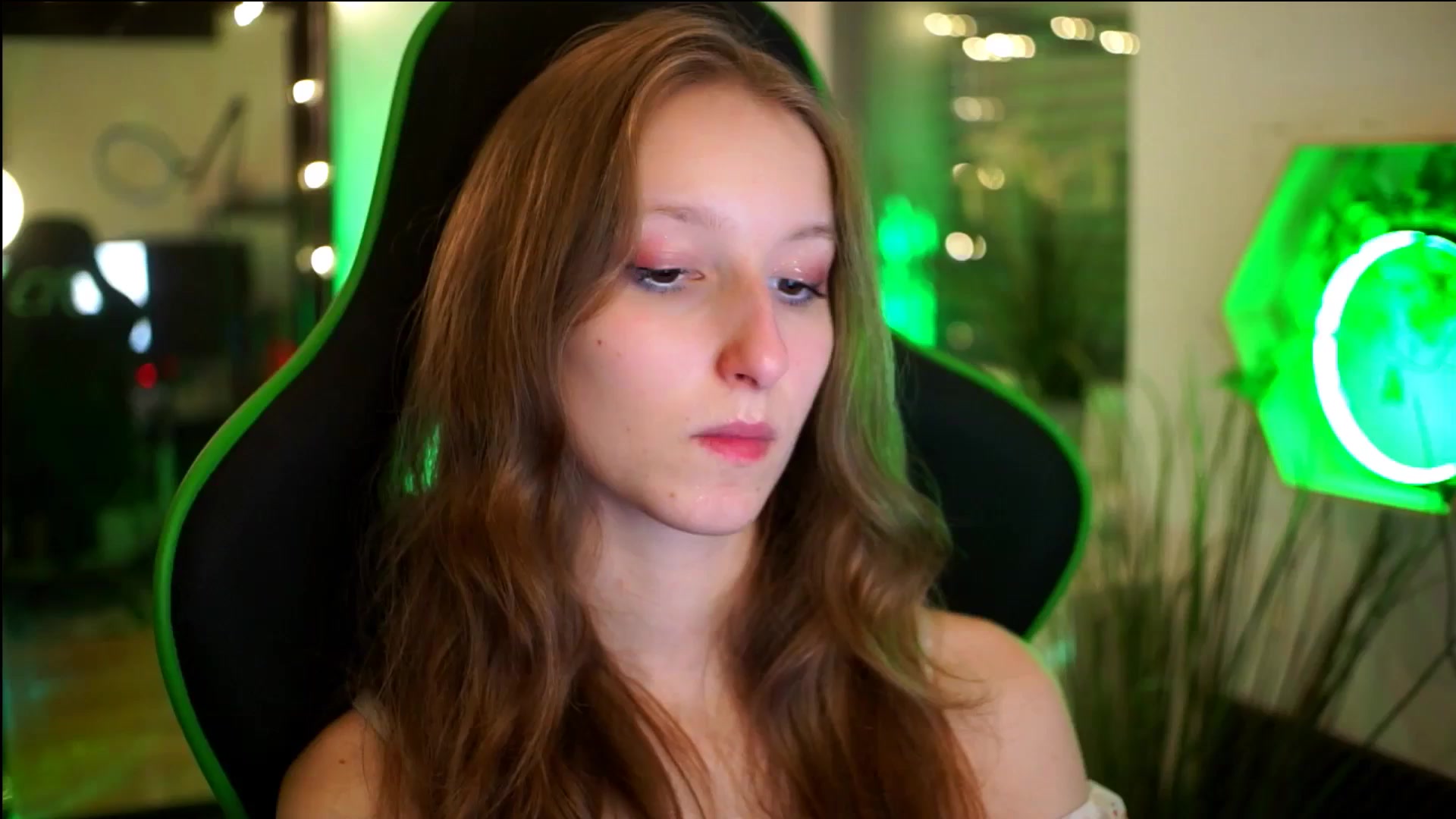 Gallery image thumbnail from Kira9's myfreecams stream on, 11/22/2025, 20:47 image 9 of 20