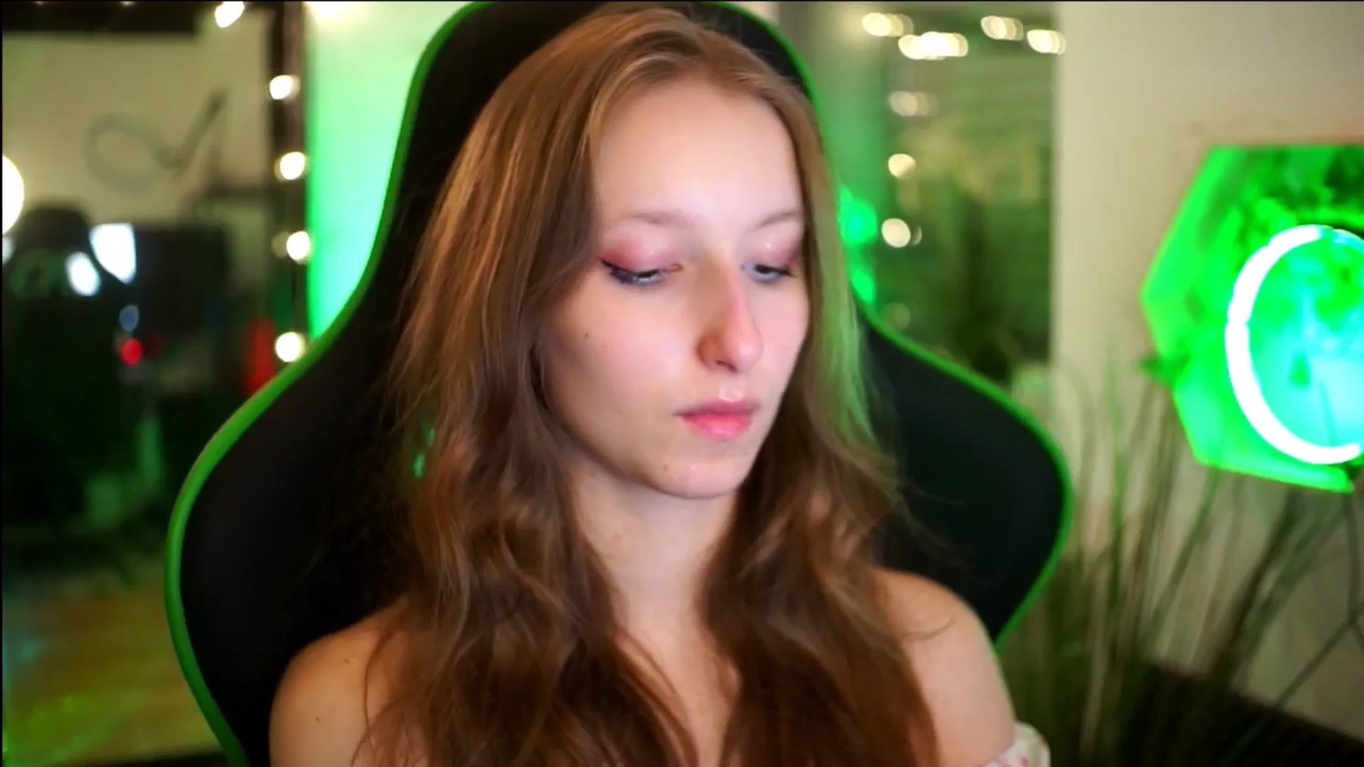 Gallery image thumbnail from Kira9's myfreecams stream on, 11/22/2025, 20:47 image 5 of 20