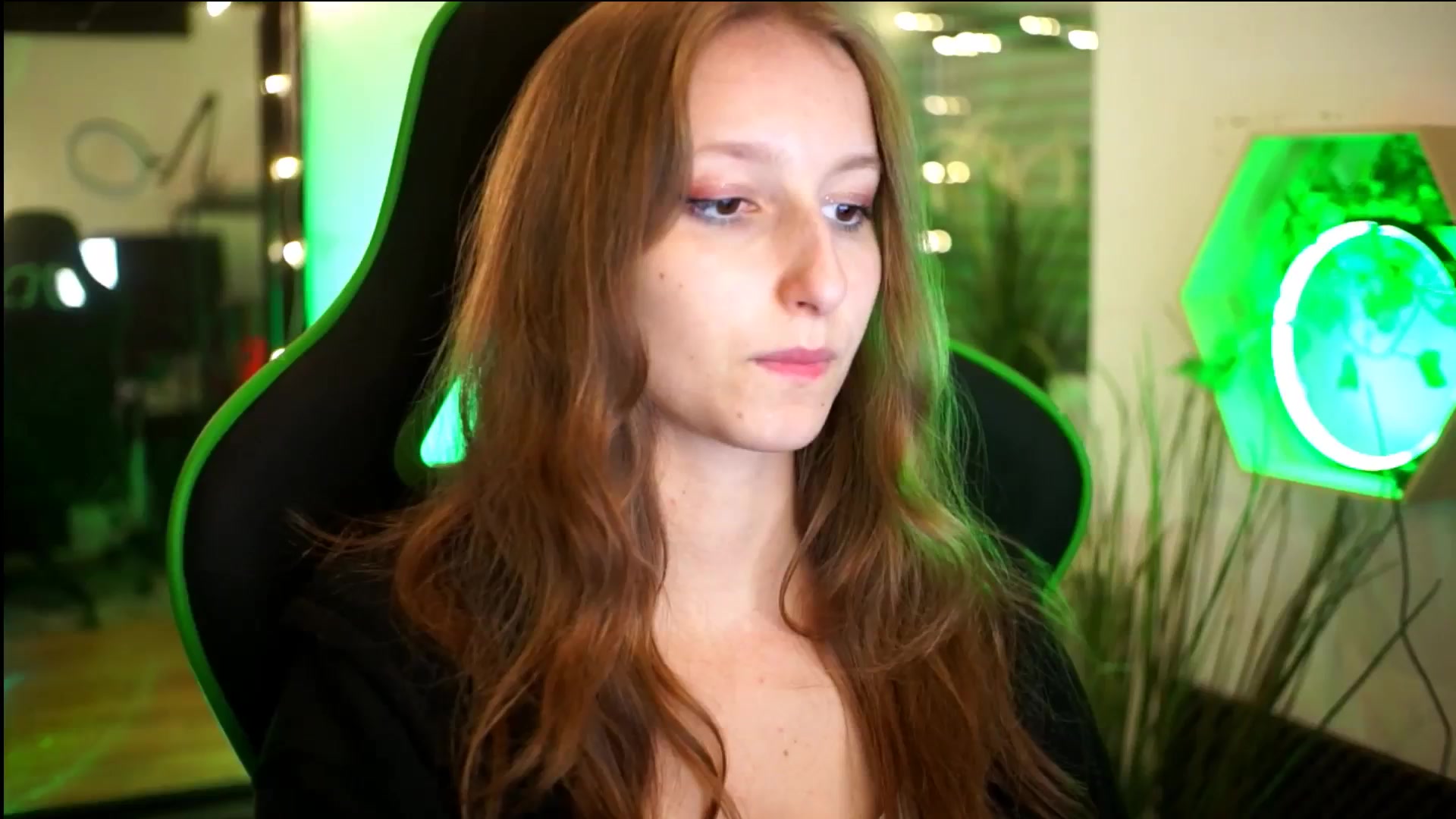 Gallery image thumbnail from Kira9's myfreecams stream on, 11/22/2025, 20:47 image 13 of 20