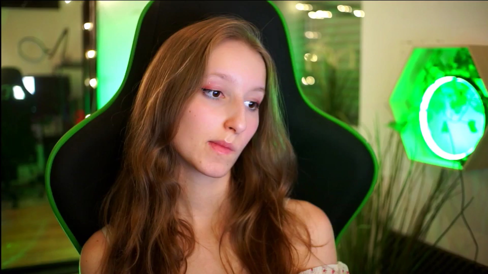 Gallery image thumbnail from Kira9's myfreecams stream on, 11/22/2025, 21:51 image 11 of 20