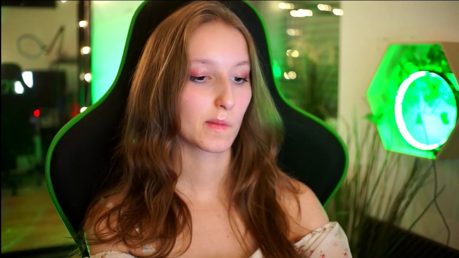 Gallery image thumbnail from Kira9's myfreecams stream on, 11/22/2025, 21:51 image 10 of 20