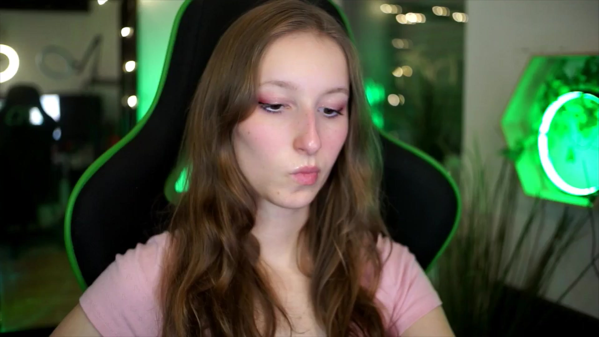 Gallery image thumbnail from Kira9's myfreecams stream on, 11/23/2025, 18:33 image 4 of 20