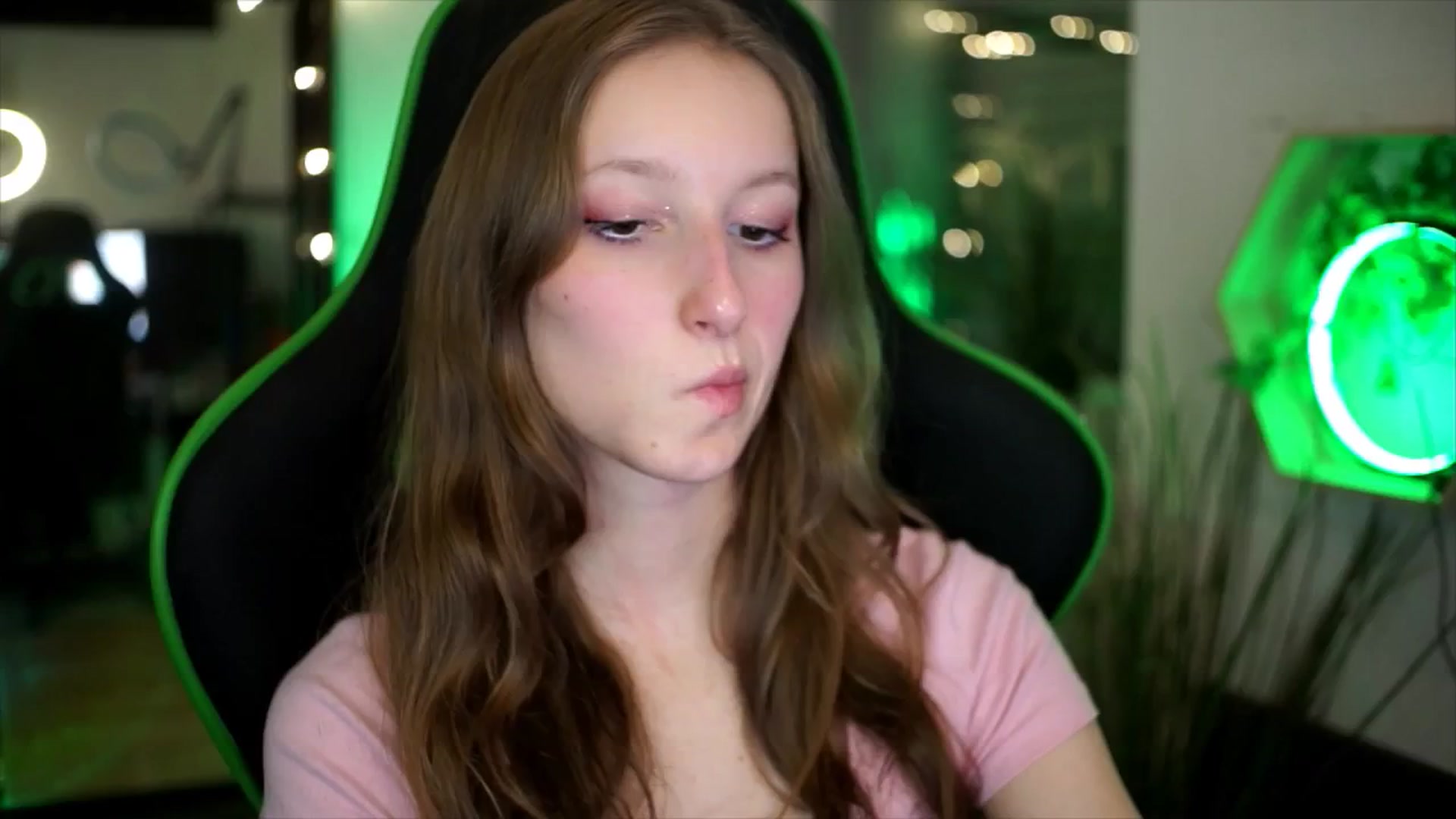 Gallery image thumbnail from Kira9's myfreecams stream on, 11/23/2025, 18:33 image 11 of 20