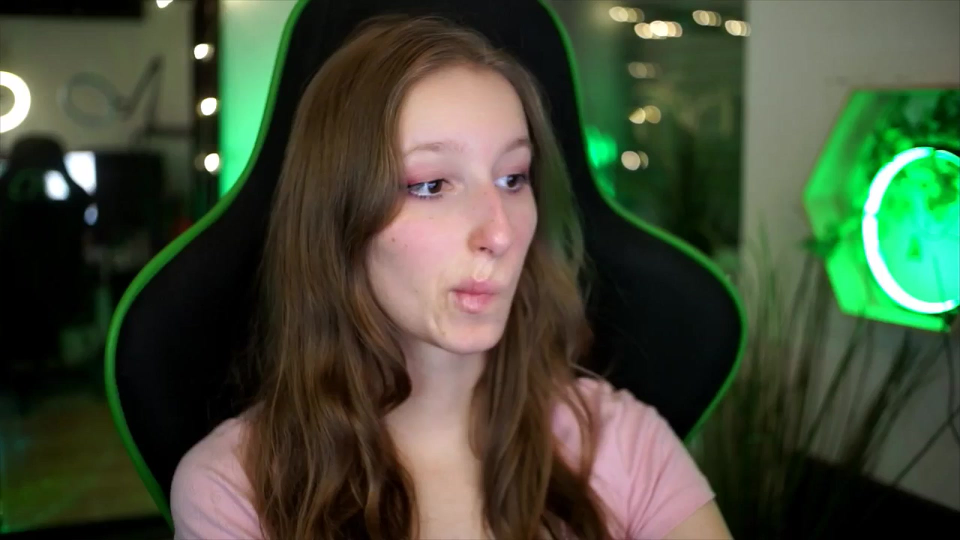 Gallery image thumbnail from Kira9's myfreecams stream on, 11/23/2025, 18:33 image 9 of 20