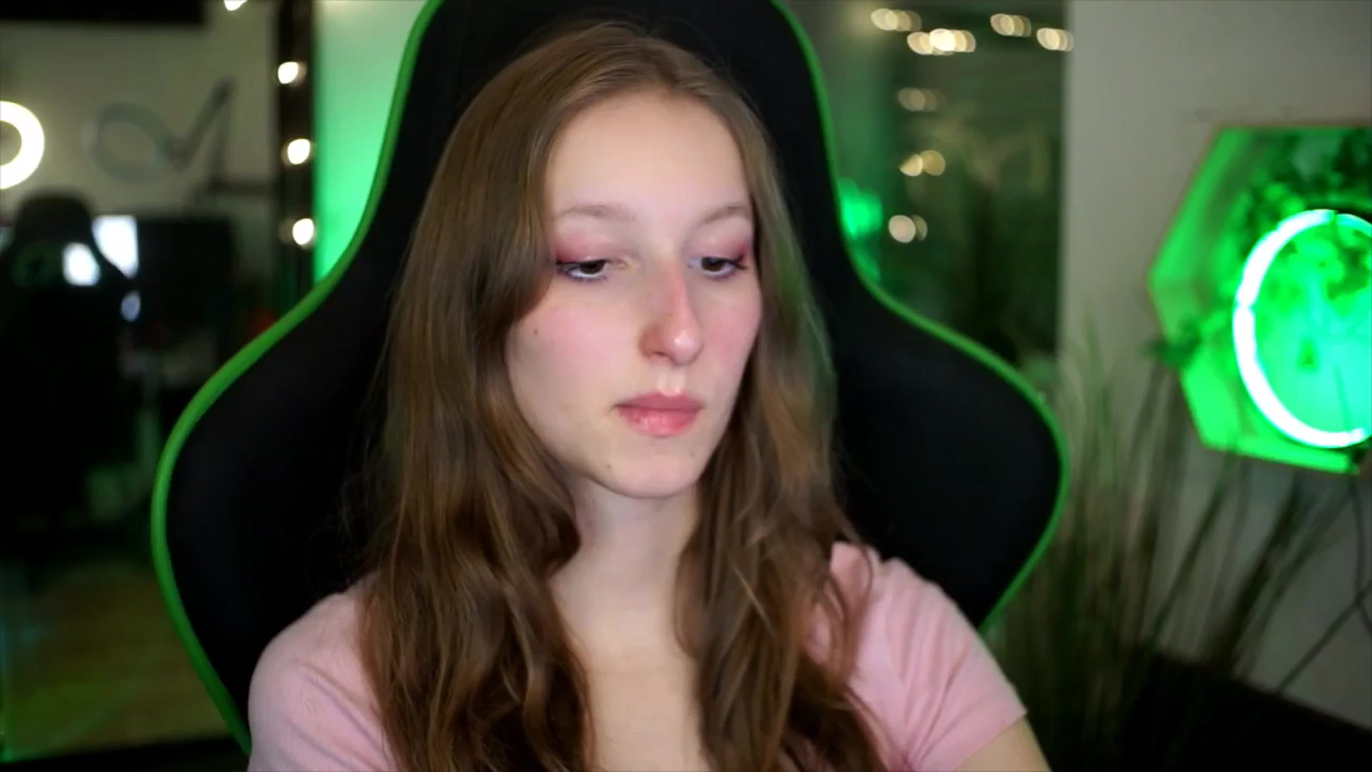 Gallery image thumbnail from Kira9's myfreecams stream on, 11/23/2025, 18:33 image 8 of 20