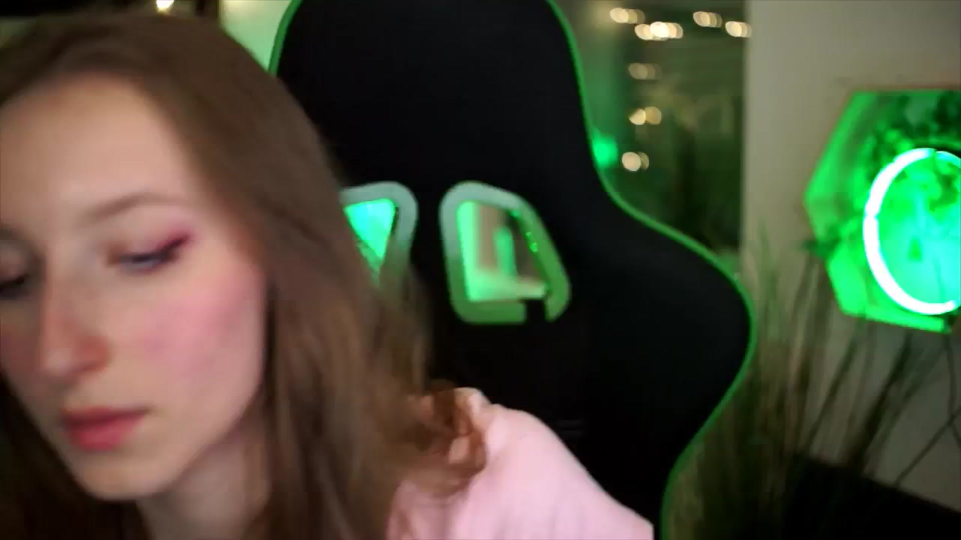 Gallery image thumbnail from Kira9's myfreecams stream on, 11/23/2025, 18:33 image 18 of 20