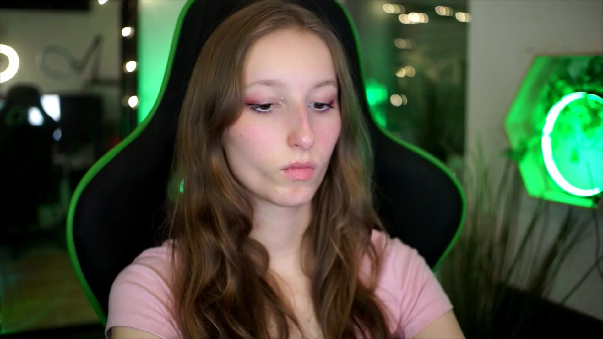 Gallery image thumbnail from Kira9's myfreecams stream on, 11/23/2025, 18:33 image 5 of 20