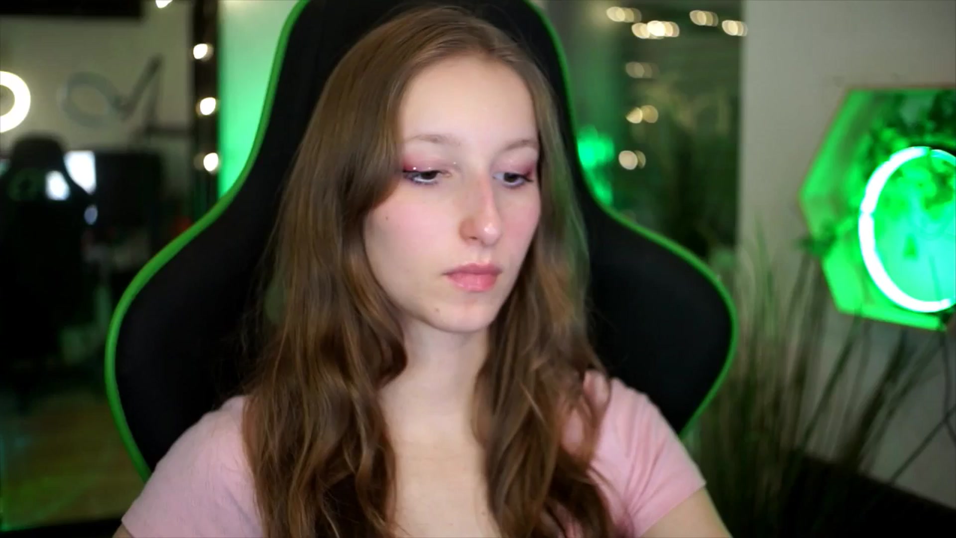 Gallery image thumbnail from Kira9's myfreecams stream on, 11/23/2025, 18:33 image 7 of 20