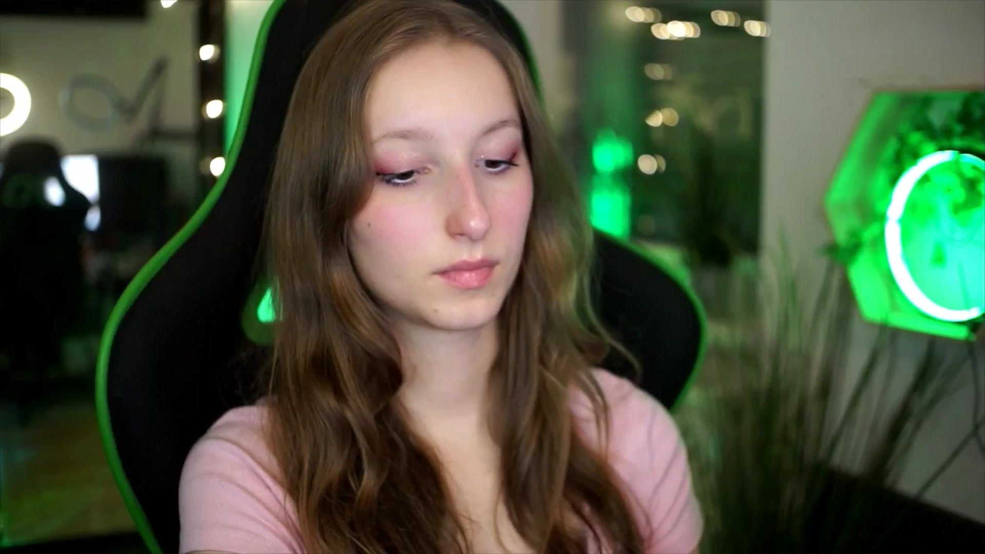 Gallery image thumbnail from Kira9's myfreecams stream on, 11/23/2025, 18:33 image 10 of 20