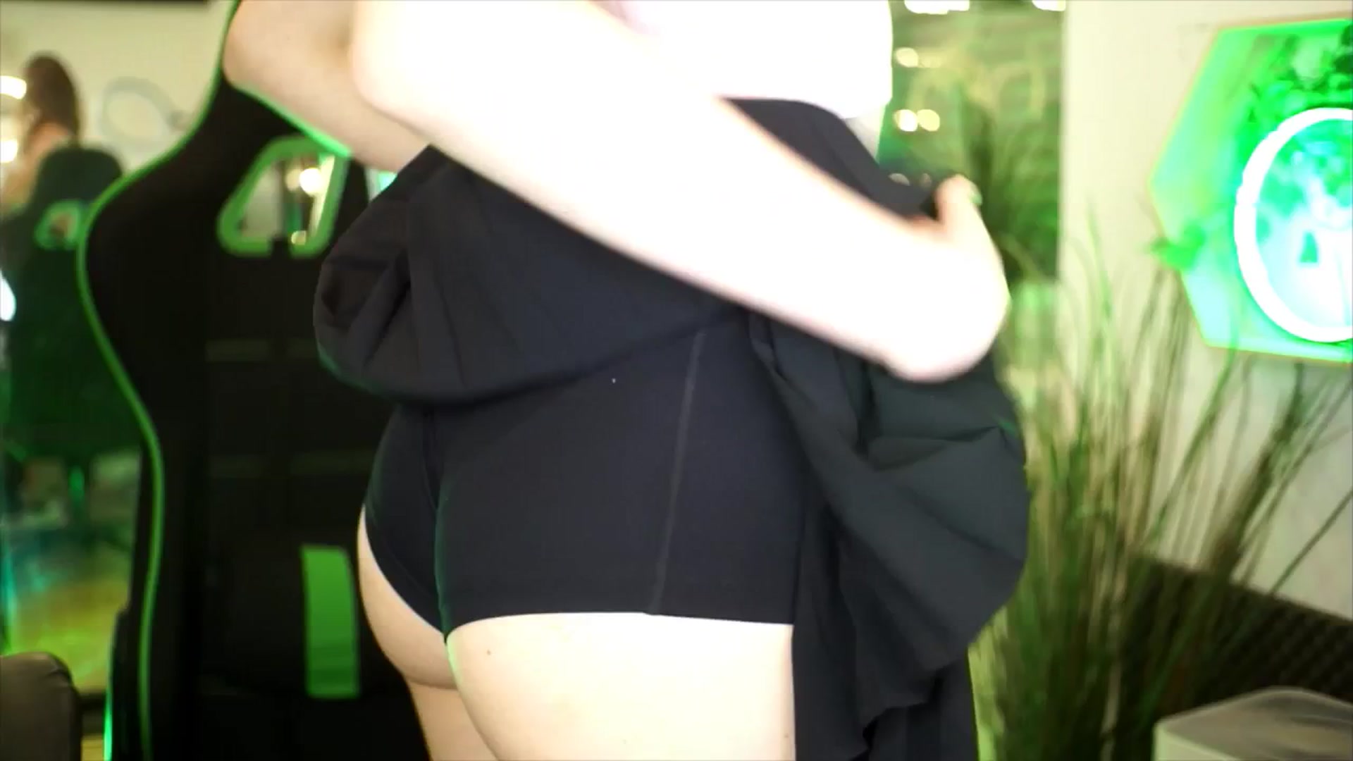 Gallery image thumbnail from Kira9's myfreecams stream on, 11/23/2025, 19:01 image 9 of 20