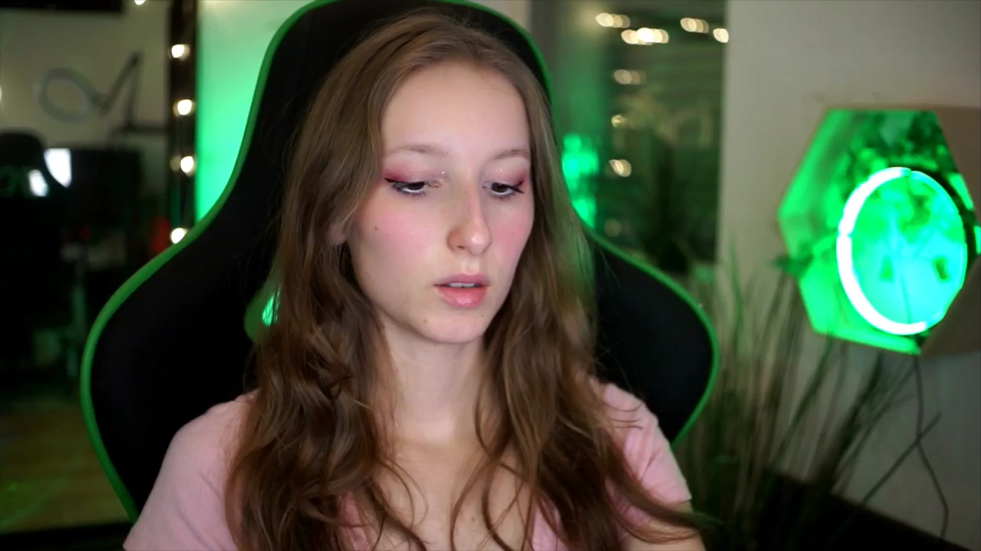 Gallery image thumbnail from Kira9's myfreecams stream on, 11/23/2025, 19:01 image 15 of 20