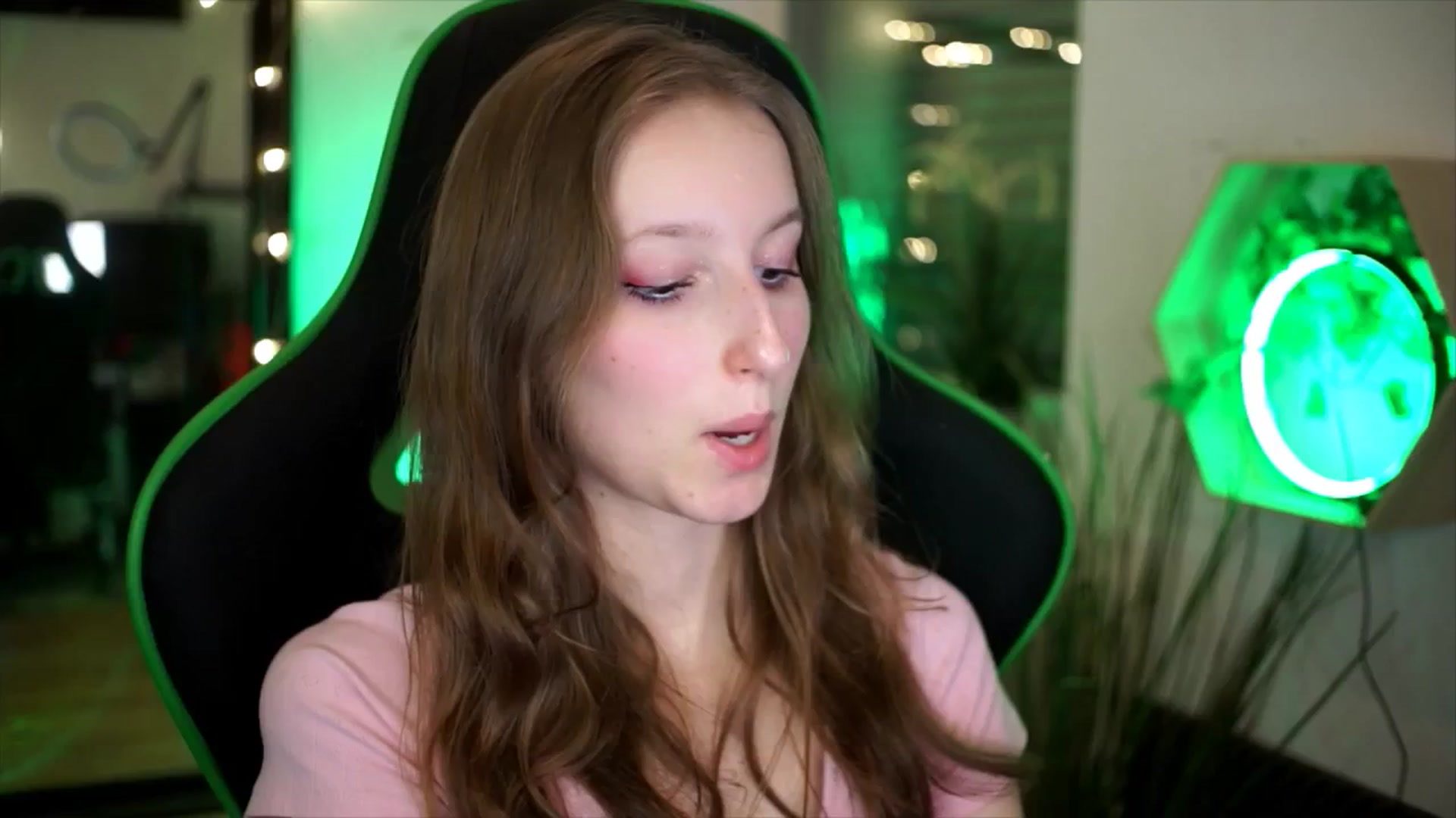 Gallery image thumbnail from Kira9's myfreecams stream on, 11/23/2025, 19:01 image 19 of 20