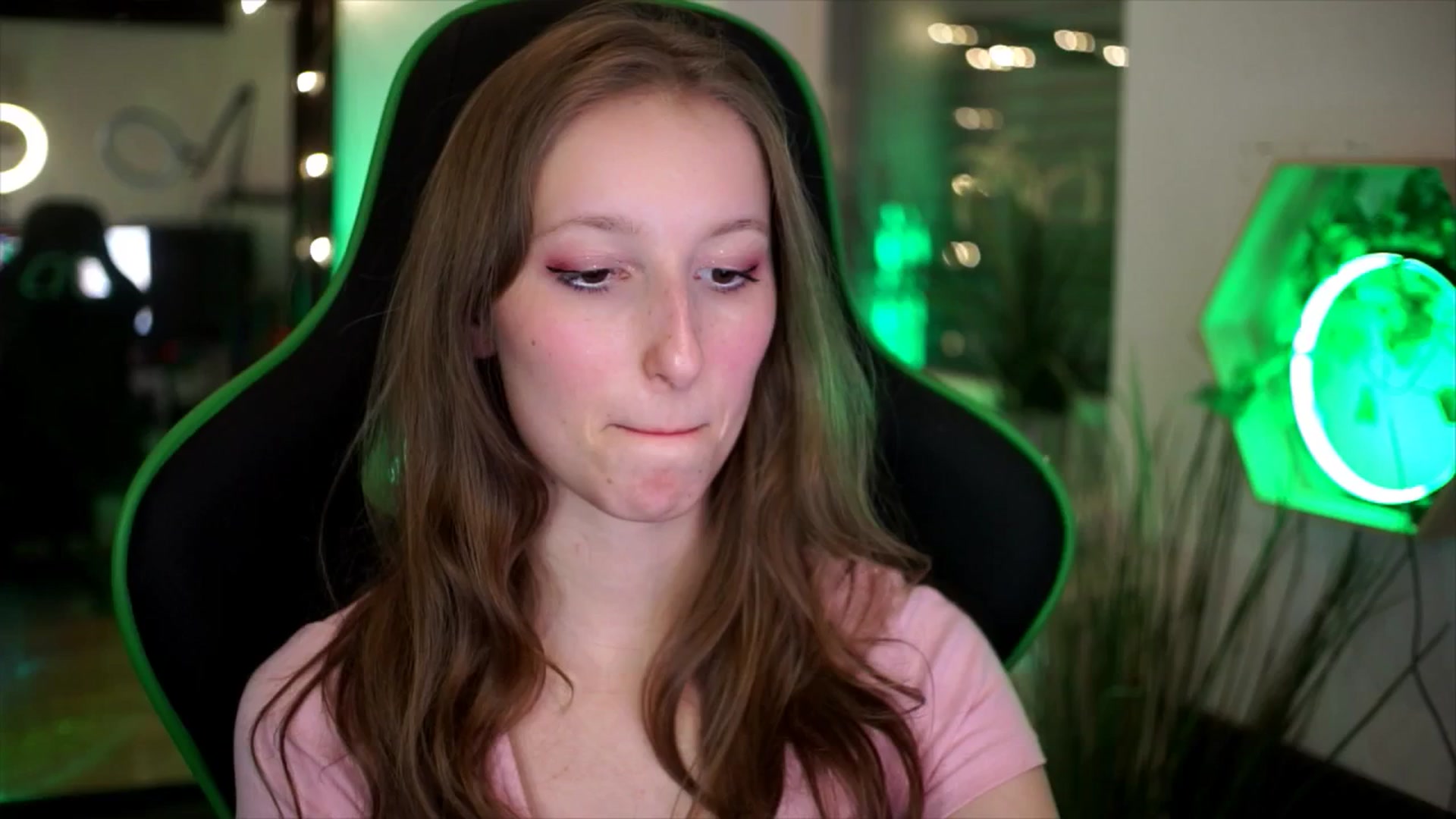 Gallery image thumbnail from Kira9's myfreecams stream on, 11/23/2025, 19:01 image 6 of 20