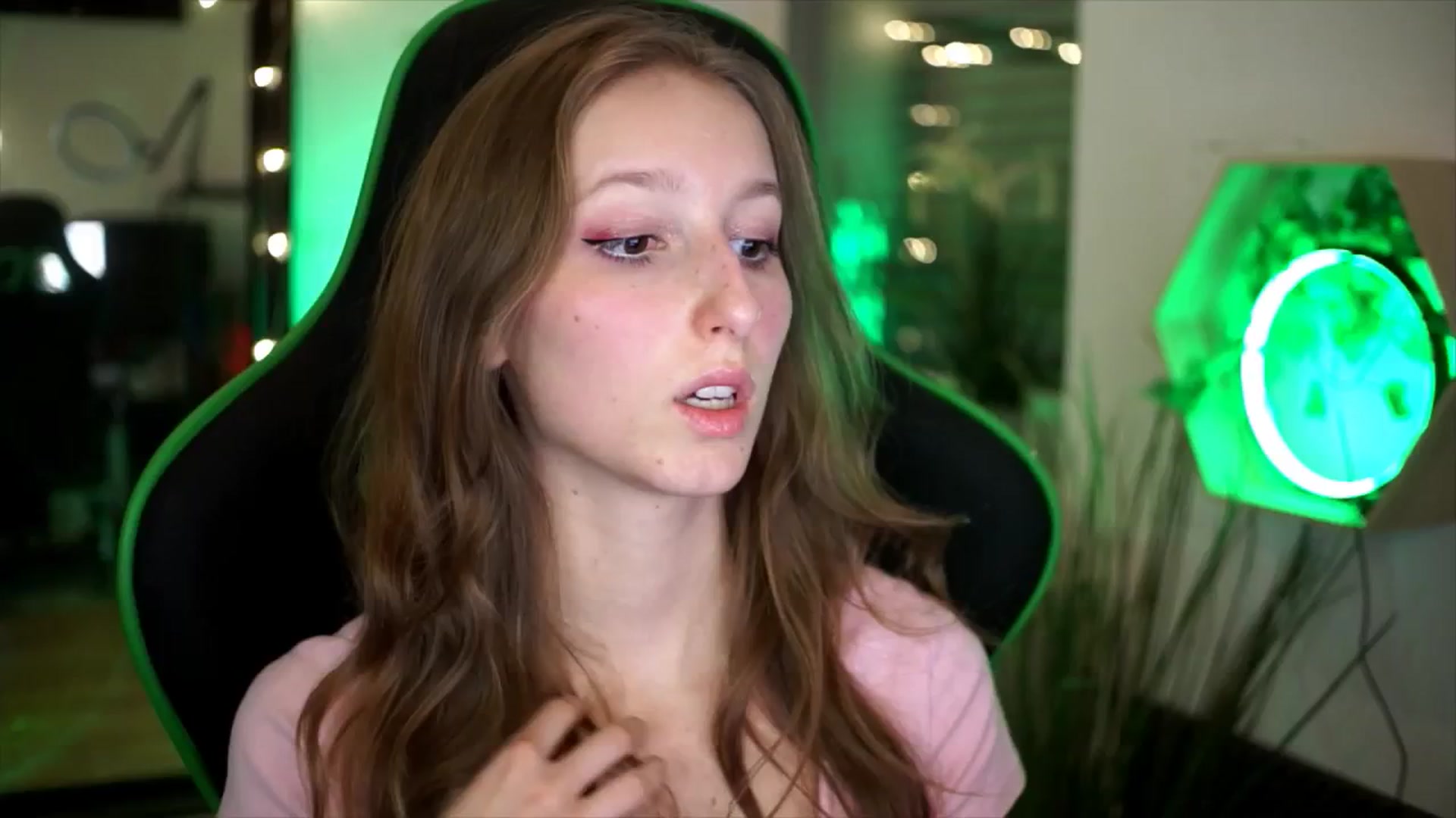 Gallery image thumbnail from Kira9's myfreecams stream on, 11/23/2025, 19:01 image 13 of 20