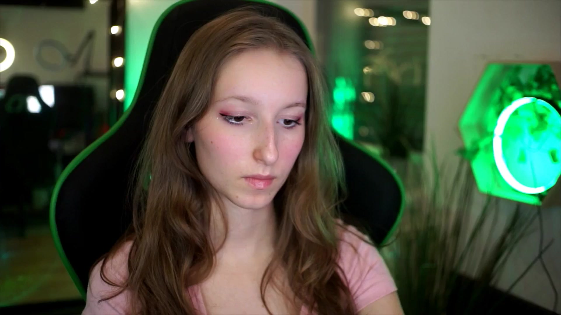 Gallery image thumbnail from Kira9's myfreecams stream on, 11/23/2025, 19:51 image 1 of 20