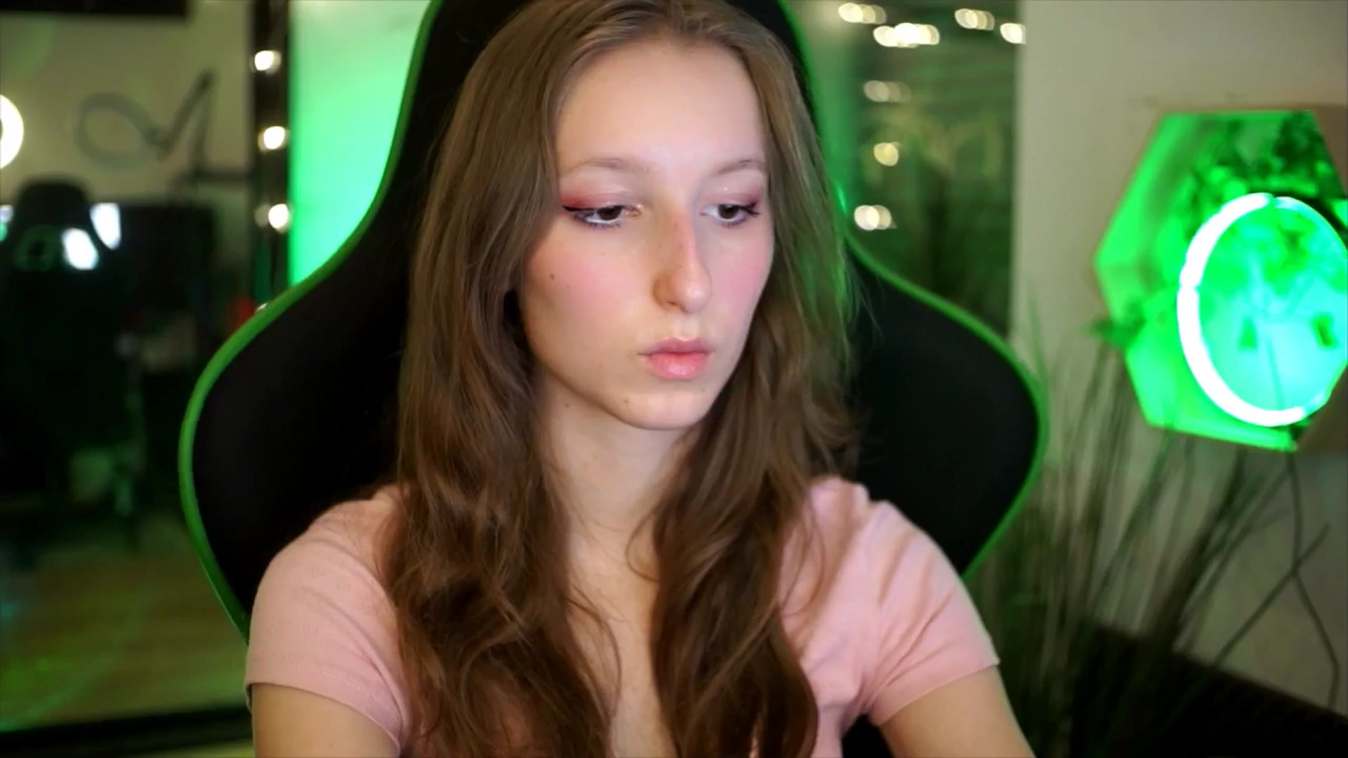 Gallery image thumbnail from Kira9's myfreecams stream on, 11/23/2025, 19:51 image 15 of 20