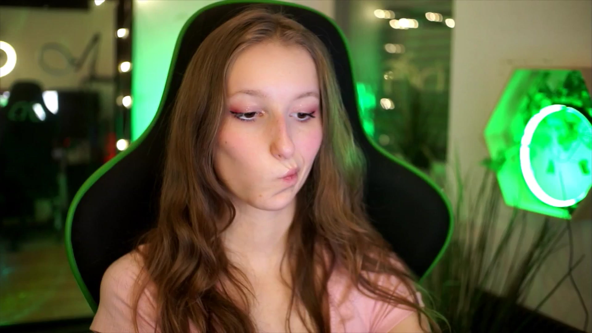 Gallery image thumbnail from Kira9's myfreecams stream on, 11/23/2025, 19:51 image 8 of 20