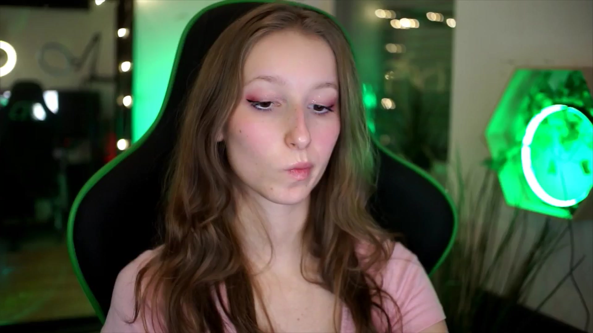 Gallery image thumbnail from Kira9's myfreecams stream on, 11/23/2025, 19:51 image 3 of 20
