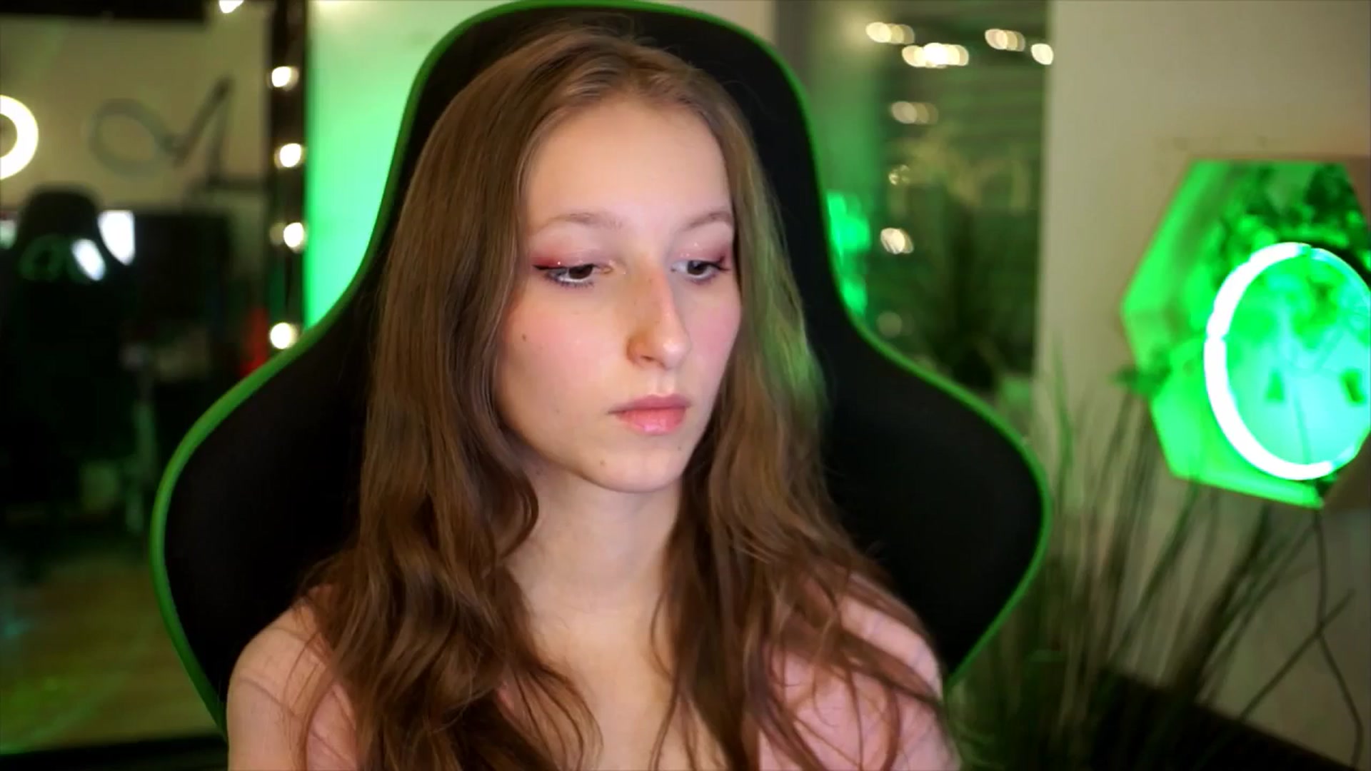 Gallery image thumbnail from Kira9's myfreecams stream on, 11/23/2025, 19:51 image 10 of 20