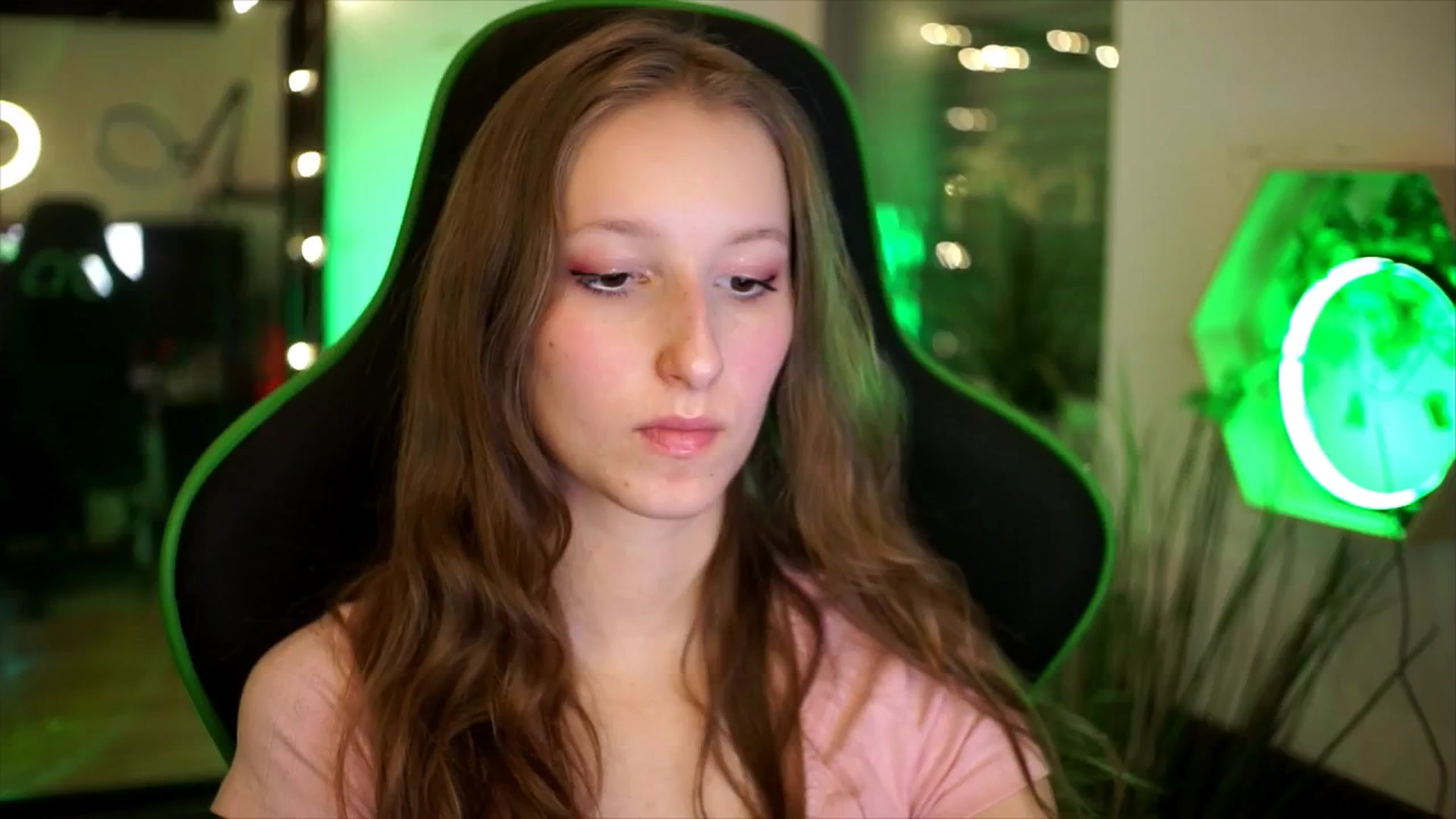 Gallery image thumbnail from Kira9's myfreecams stream on, 11/23/2025, 19:51 image 7 of 20