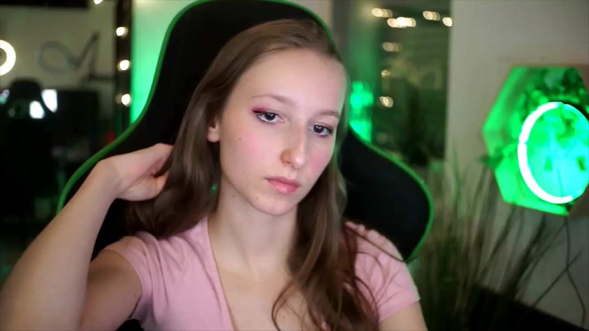 Gallery image thumbnail from Kira9's myfreecams stream on, 11/23/2025, 19:51 image 2 of 20