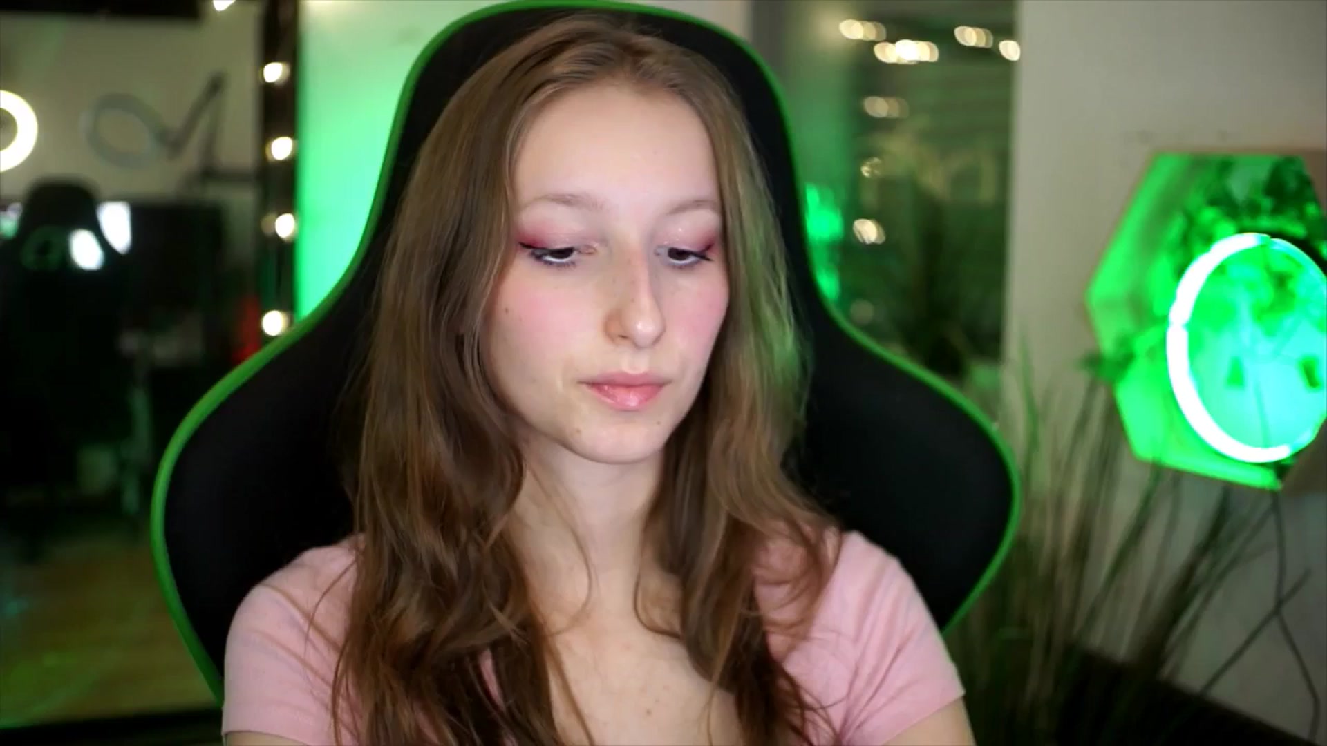 Gallery image thumbnail from Kira9's myfreecams stream on, 11/23/2025, 19:51 image 5 of 20