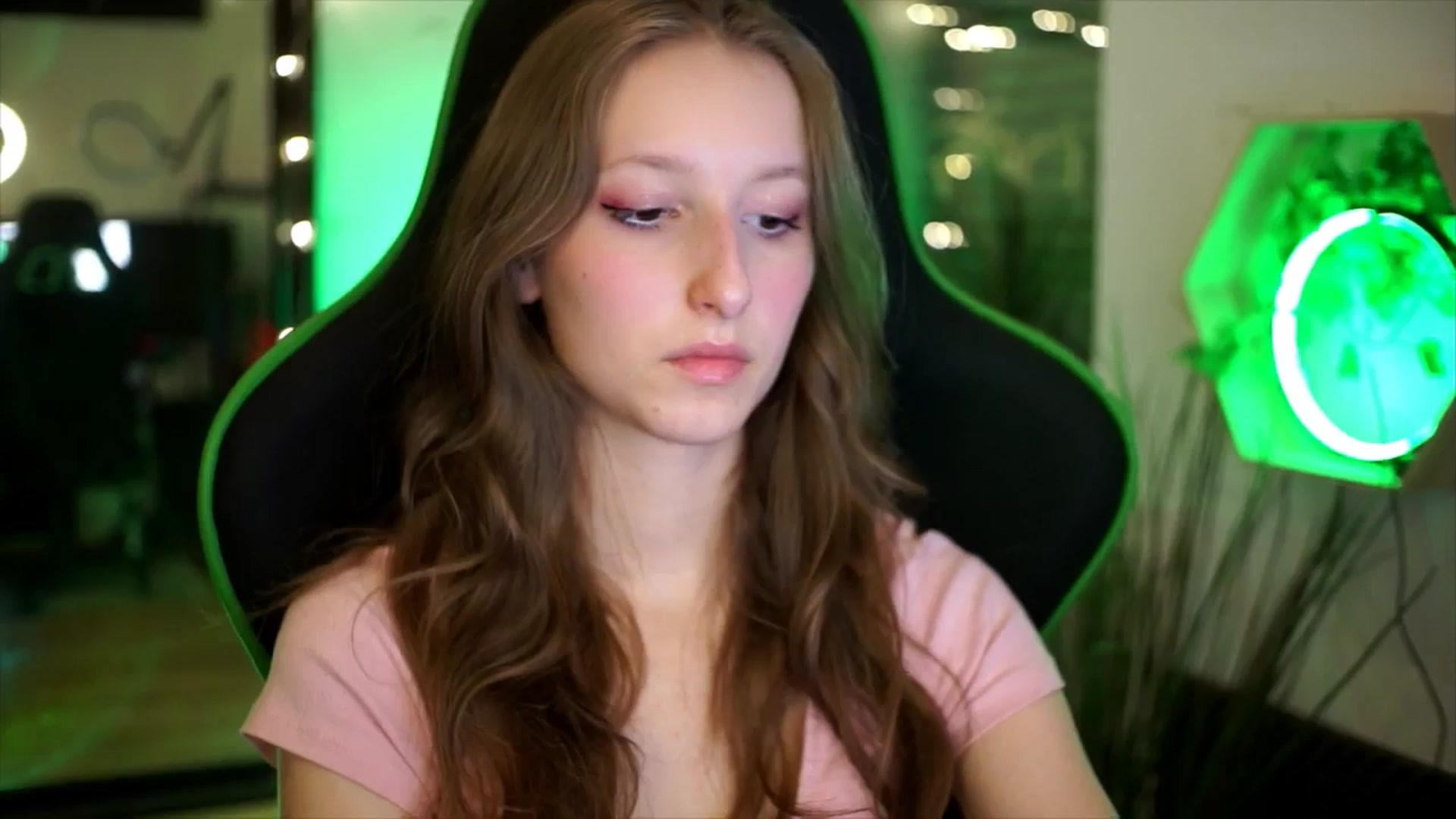Gallery image thumbnail from Kira9's myfreecams stream on, 11/23/2025, 19:51 image 16 of 20