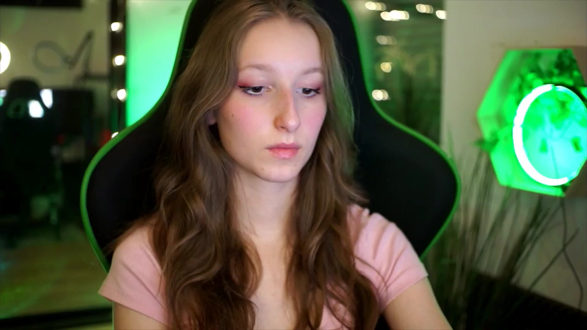 Gallery image thumbnail from Kira9's myfreecams stream on, 11/23/2025, 19:51 image 17 of 20