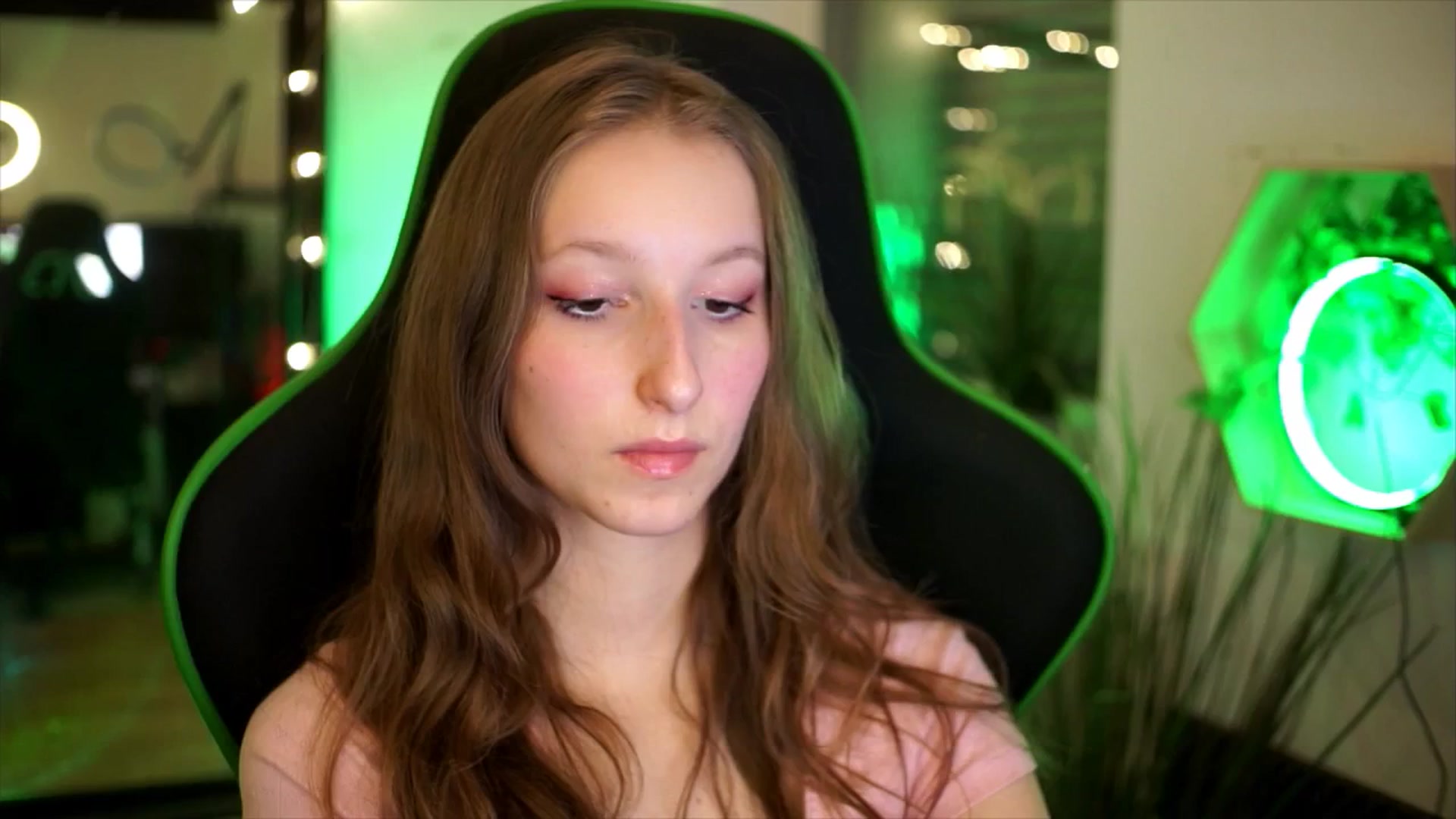 Gallery image thumbnail from Kira9's myfreecams stream on, 11/23/2025, 19:51 image 11 of 20