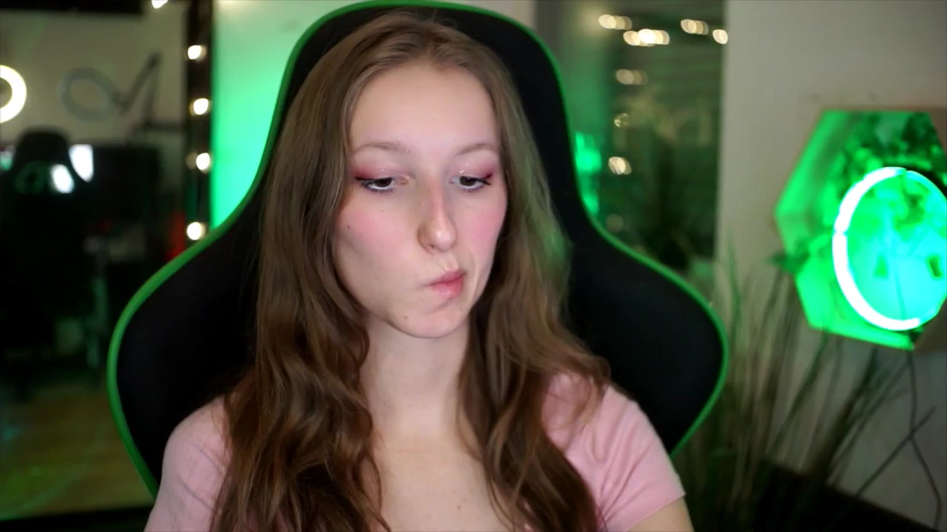 Gallery image thumbnail from Kira9's myfreecams stream on, 11/23/2025, 19:51 image 6 of 20