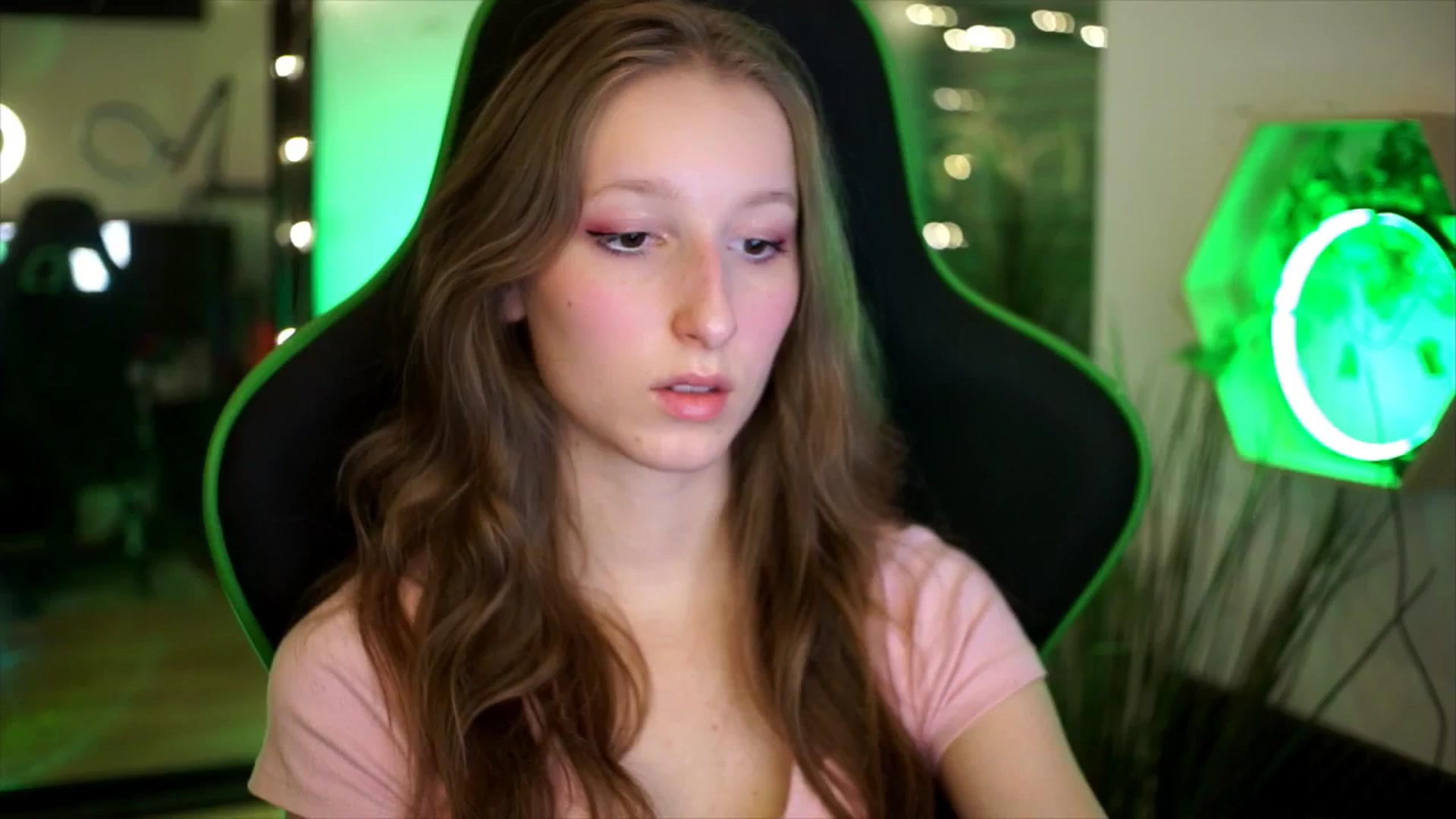 Gallery image thumbnail from Kira9's myfreecams stream on, 11/23/2025, 19:51 image 20 of 20